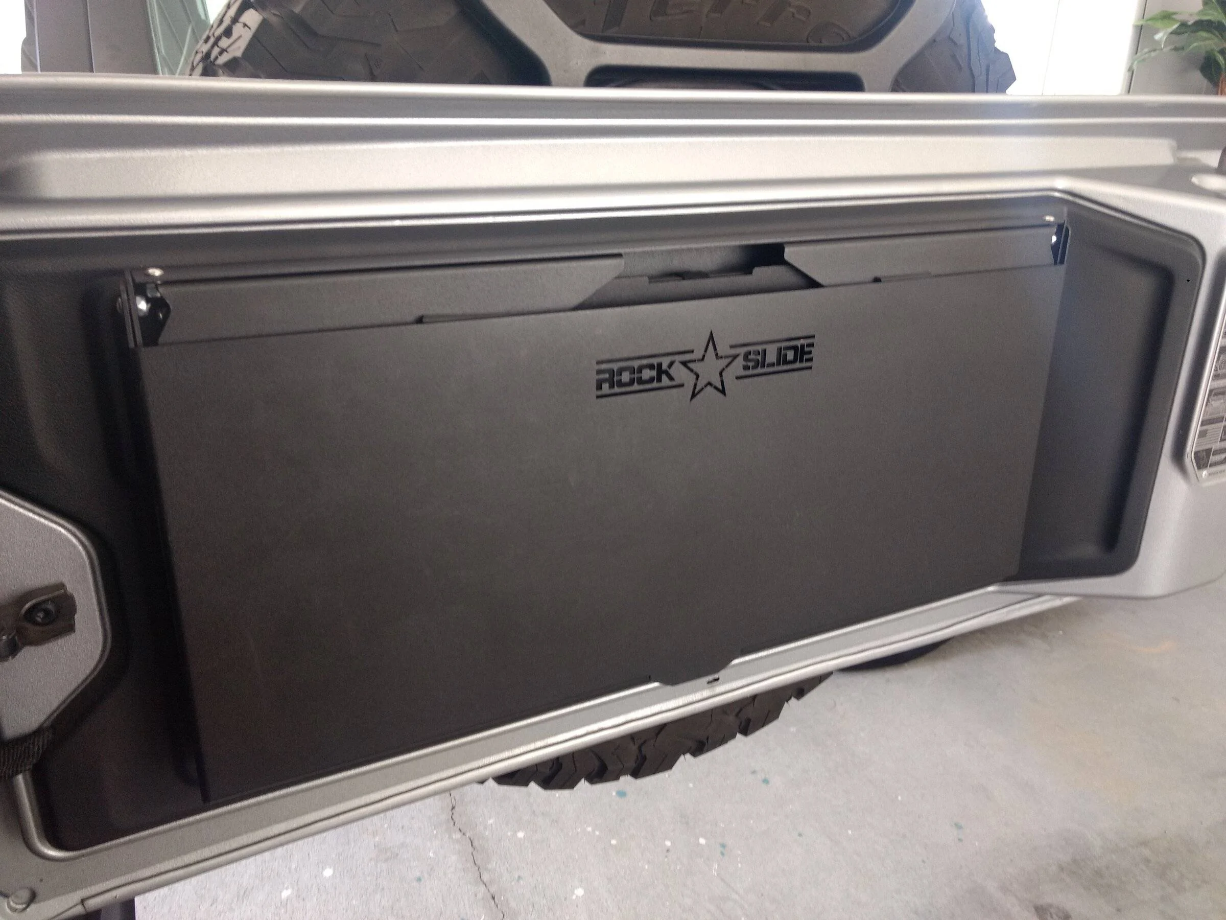 Jeep Wrangler JL Rockslide Engineering tailgate table $150 IMG_20220219_101848274 (1)