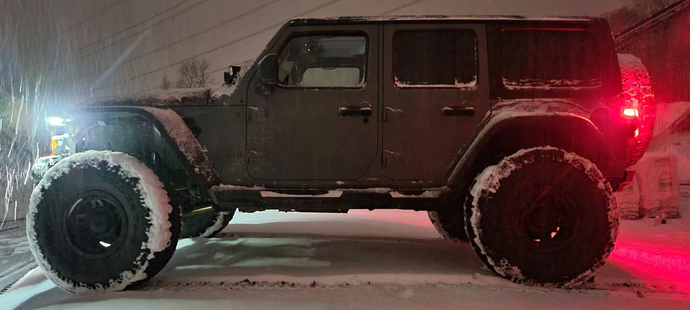 Jeep Wrangler JL White or sting-gray? 20220213_200703