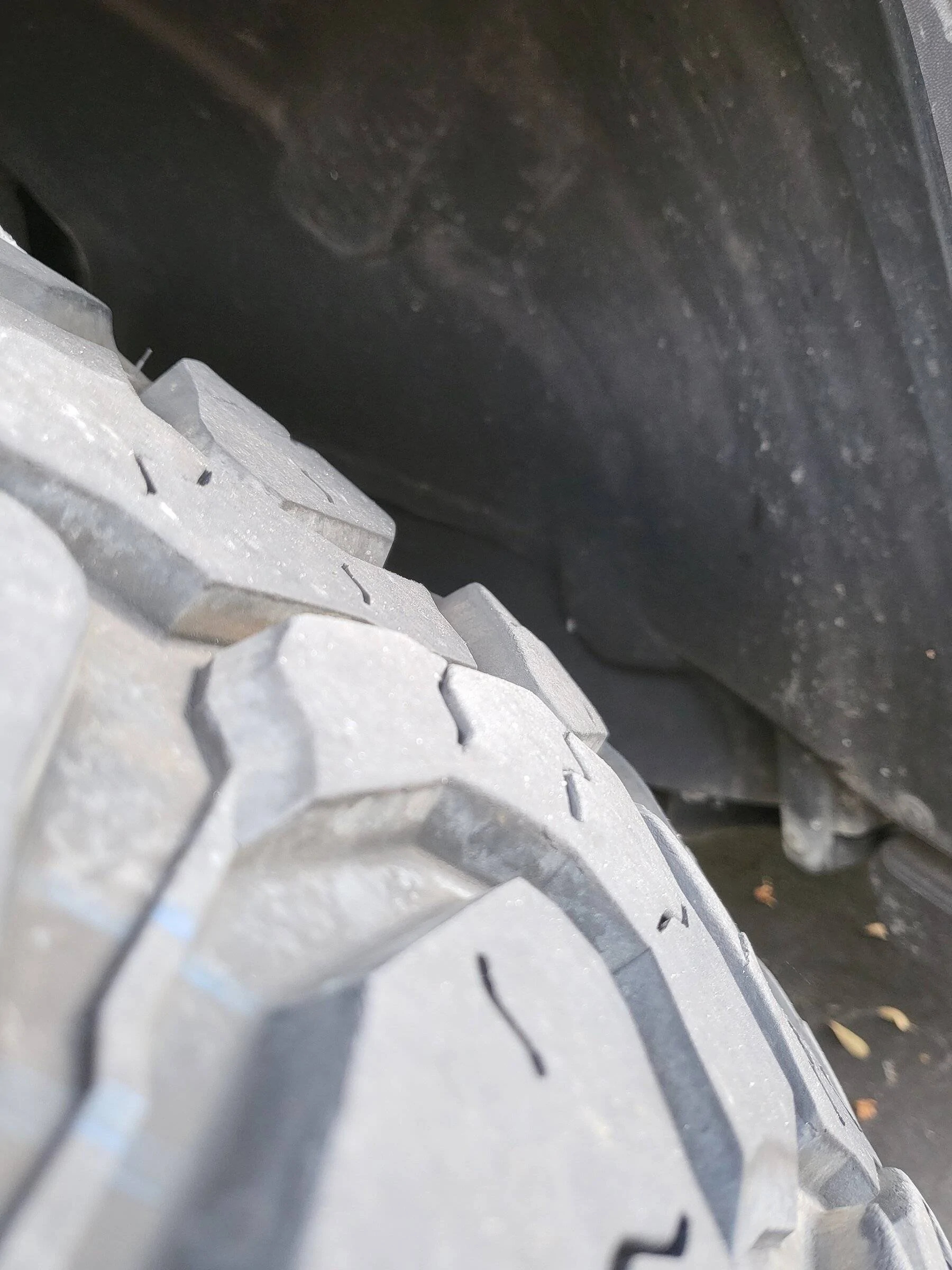 Jeep Wrangler JL CENTER TREAD WEARING 20220224_145710