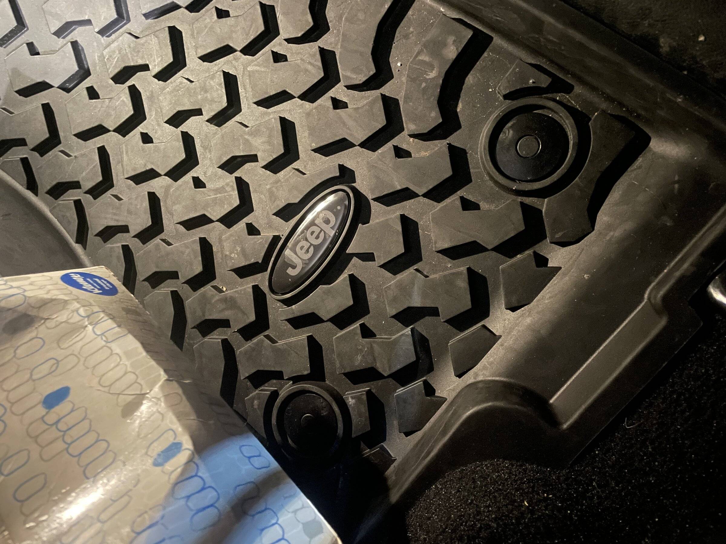 Jeep Wrangler JL Quadratec Floor Mat Decal 71F7563A-91C3-4DC3-B43A-E4AB3A86A3F2