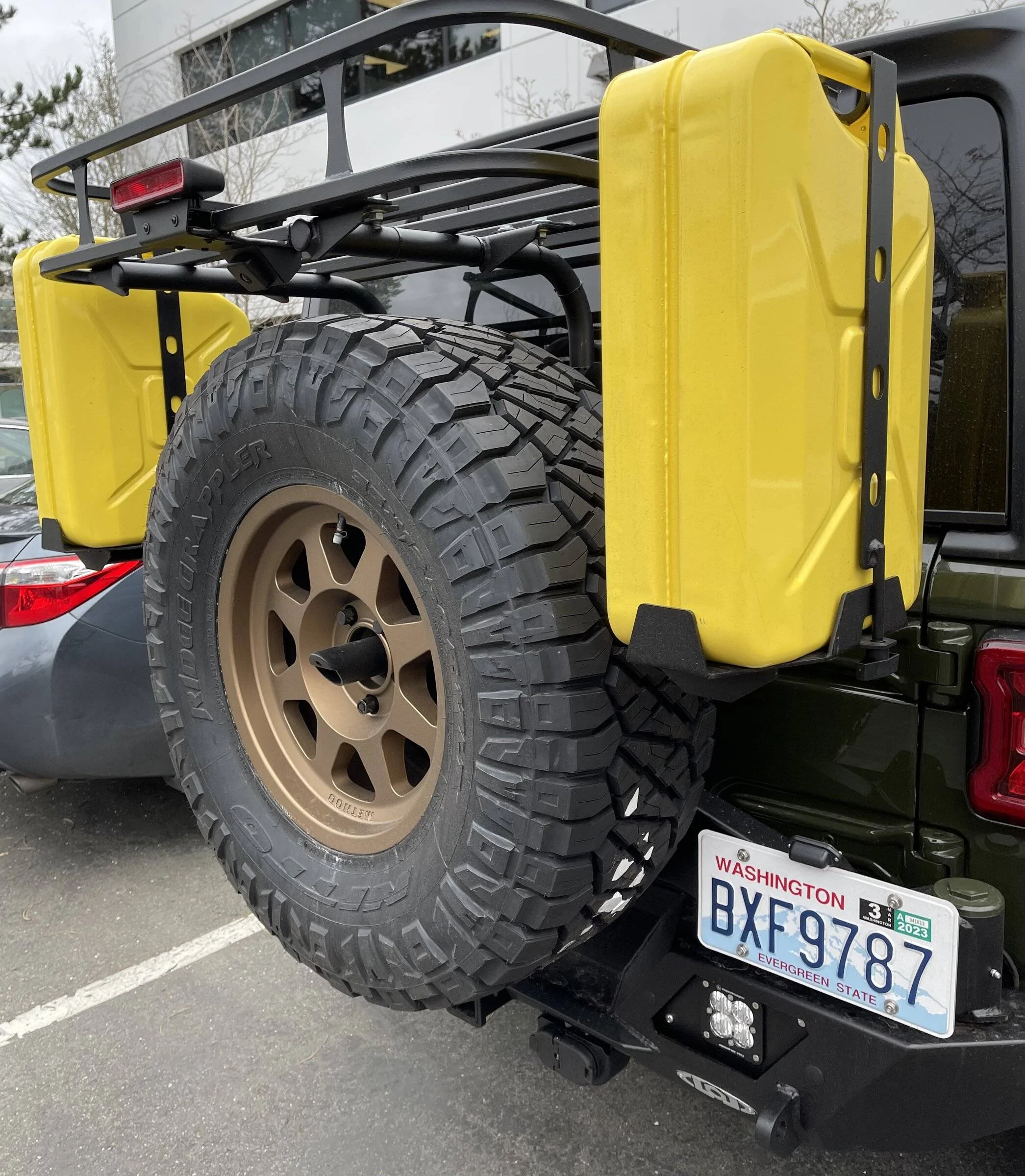 Jeep Wrangler JL Jerry Cans - Extra Fuel 14A4651B-FA28-40EF-9DEE-3450E39809AF