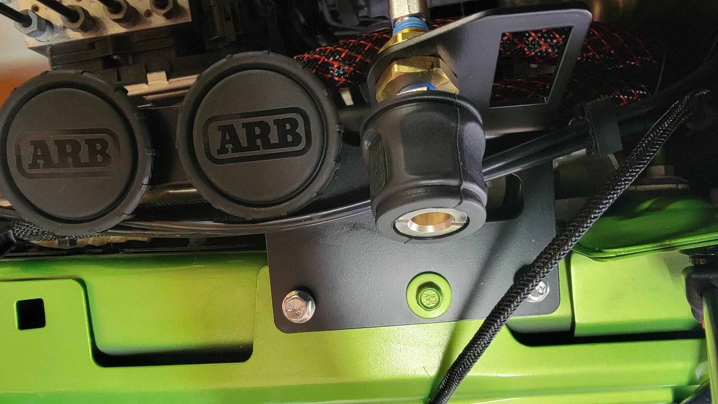 Jeep Wrangler JL Grimm Offroad Mount + ARB Compressor Install 10 - Air Chuck + Switch Plate Mounted