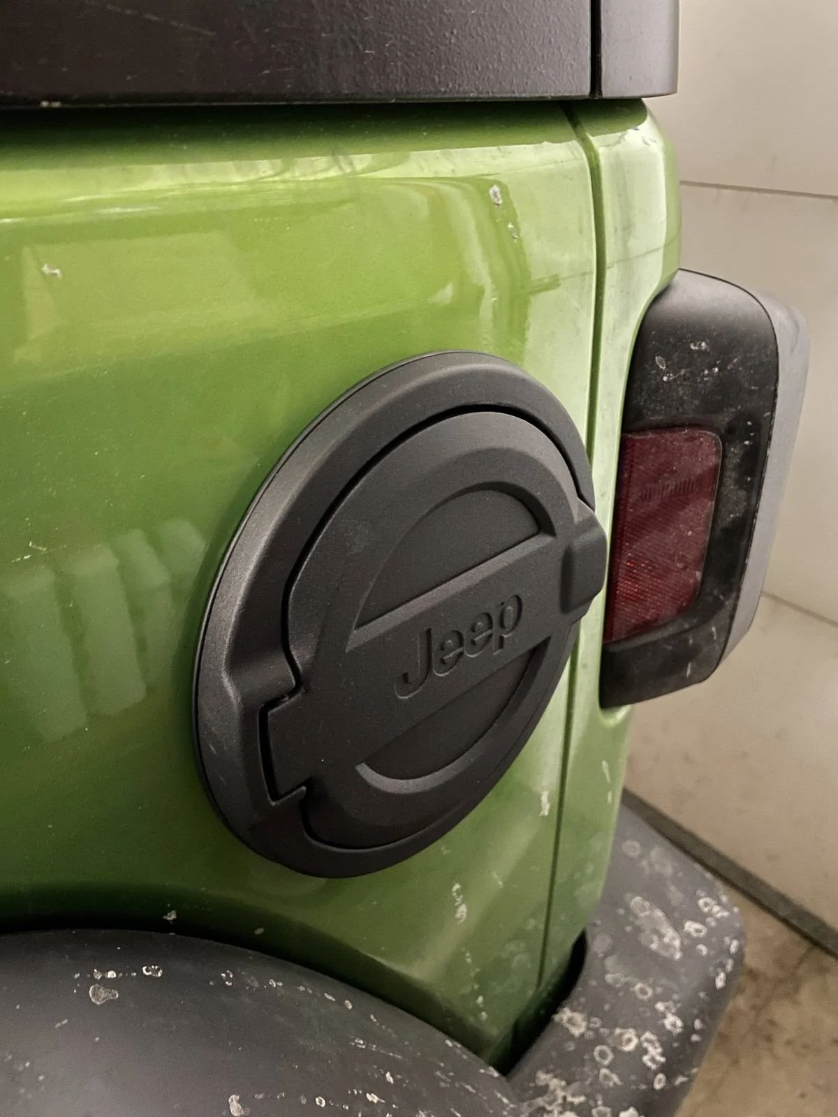 Jeep Wrangler JL Mopar fuel door & locking gas cap compatibility? New fuel door