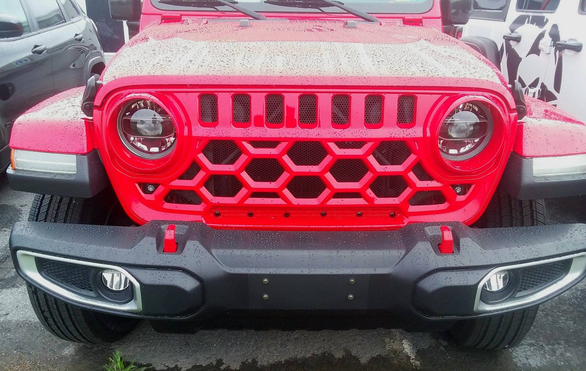 Jeep Wrangler JL Stylish grills that aren't ANGRY. Do they exist? Geometric mess