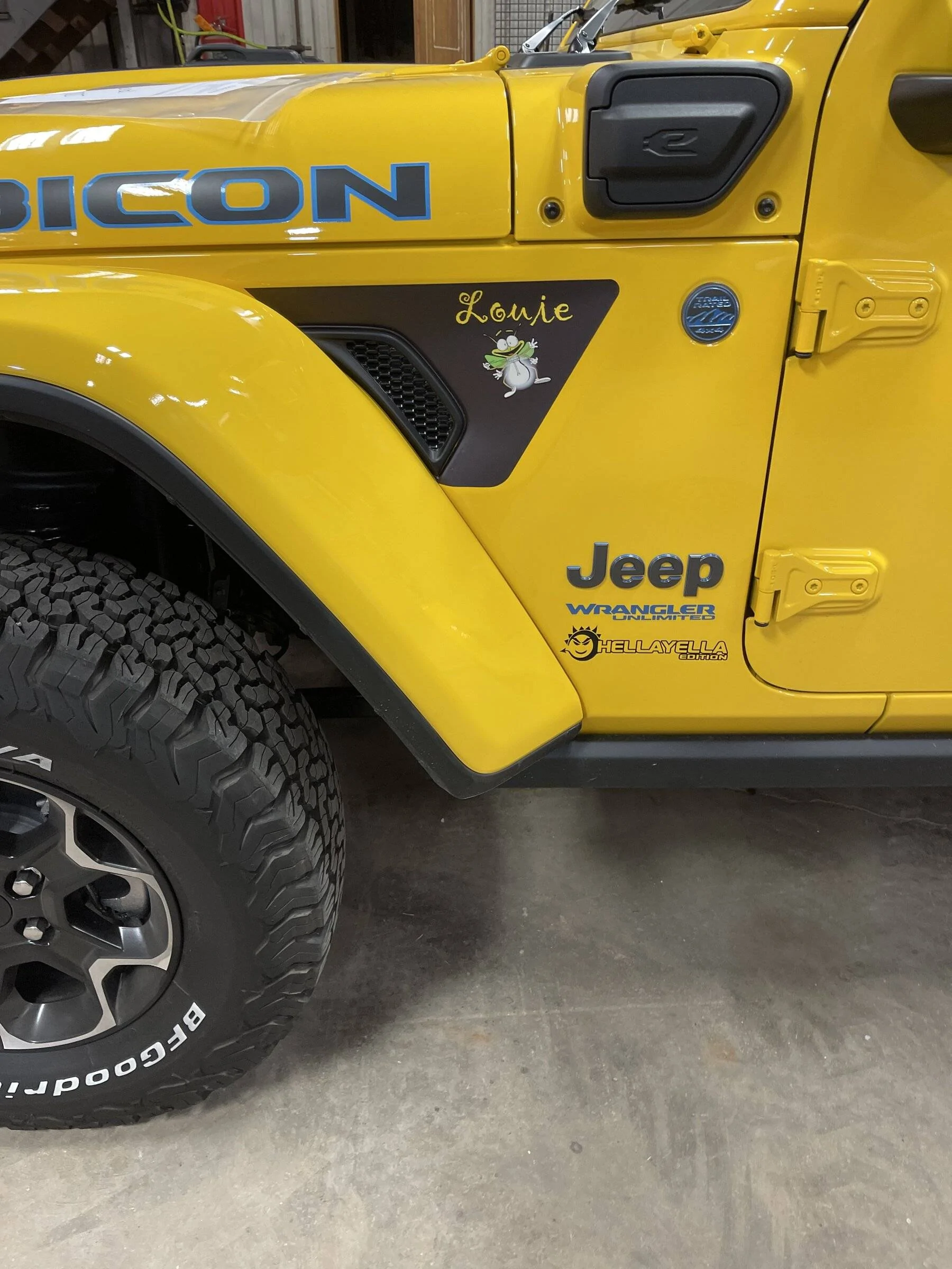 Jeep Wrangler JL Side Fender Vent Decals B1743251-1408-4DB8-9689-D96C03A743A2