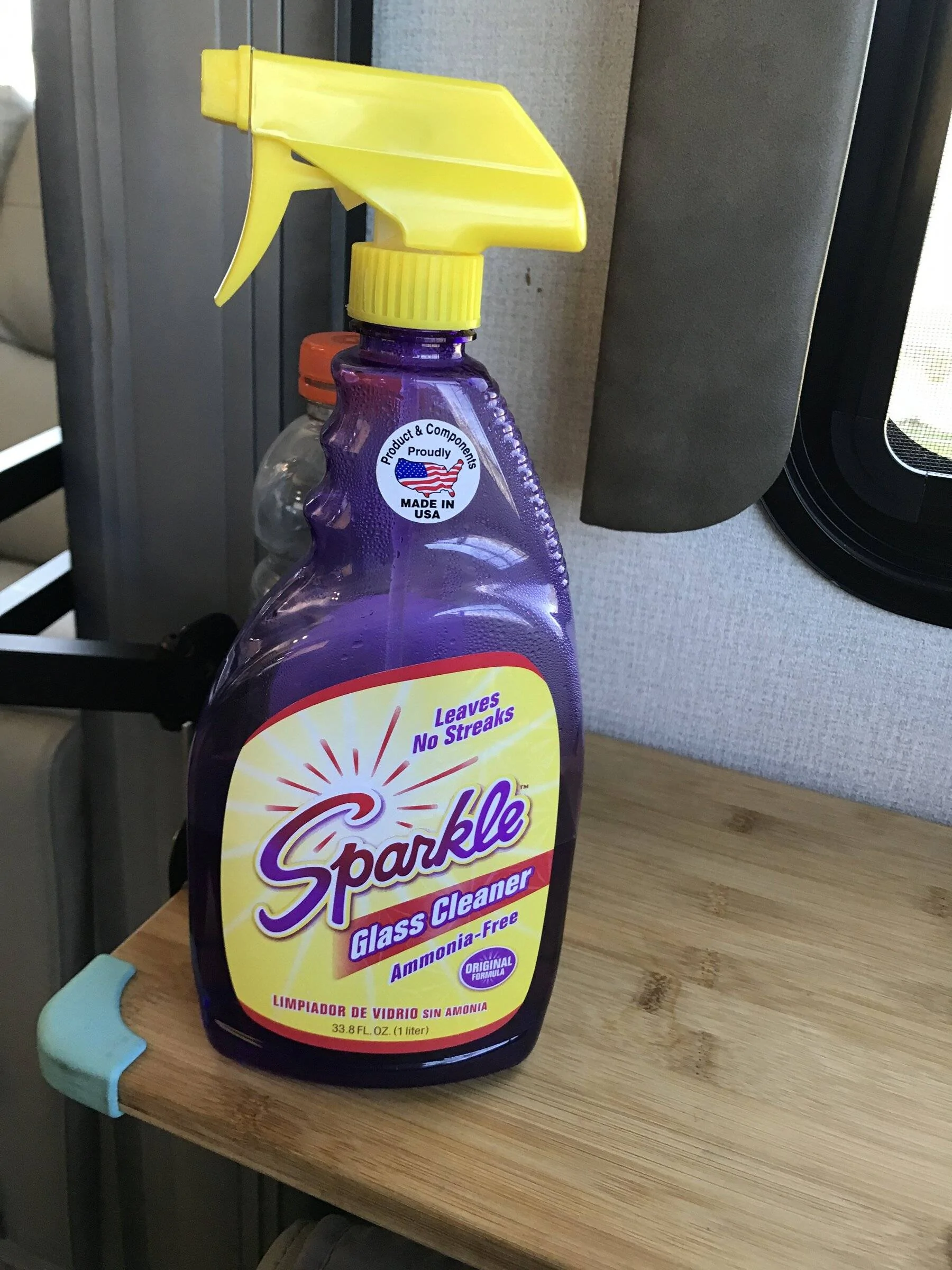 Jeep Wrangler JL Auto glass cleaner imag
