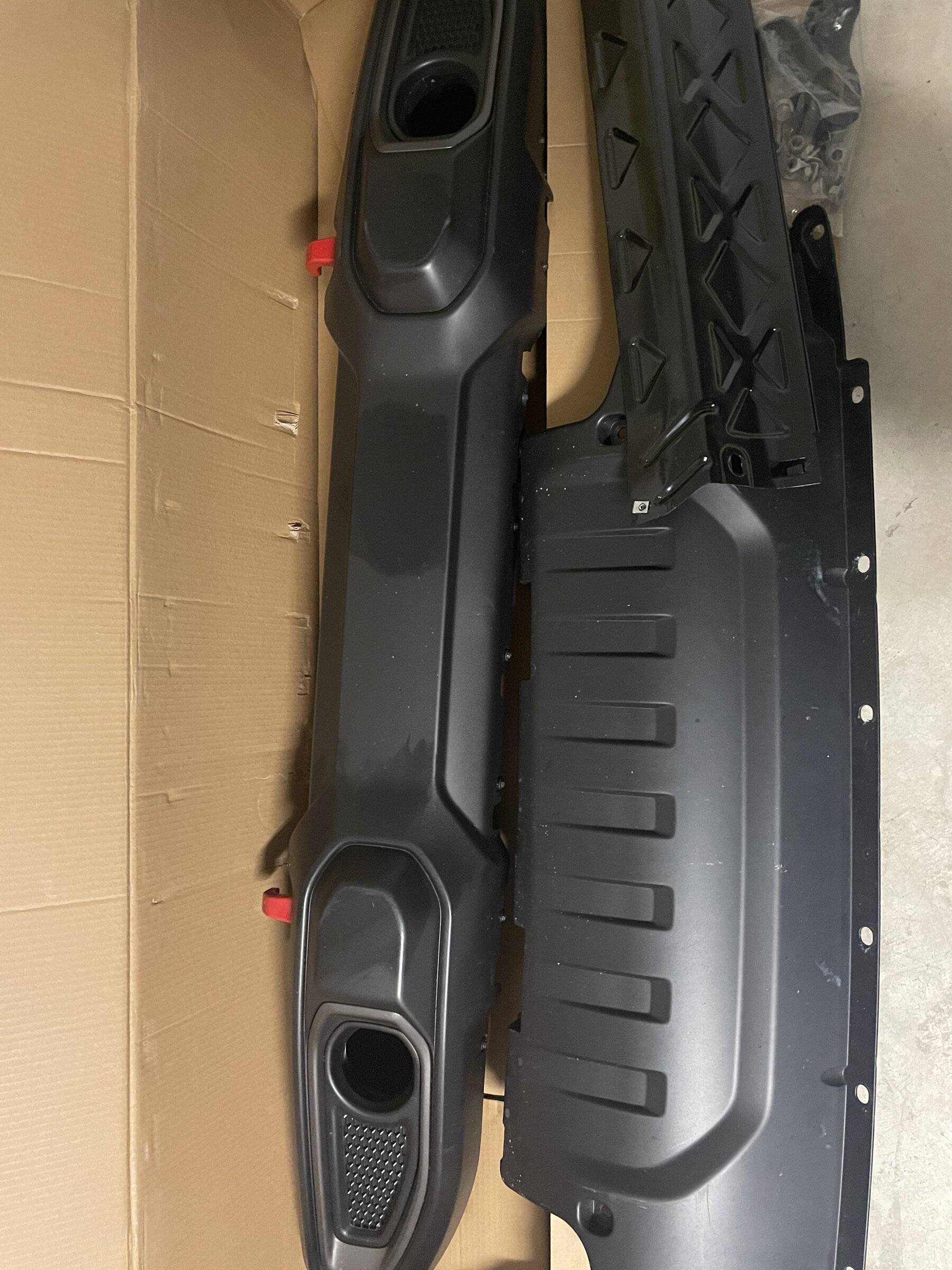 Jeep Wrangler JL Free: Rubicon plastic bumper (front) 6AEE483D-C2A3-408D-A235-85F21C6FD676