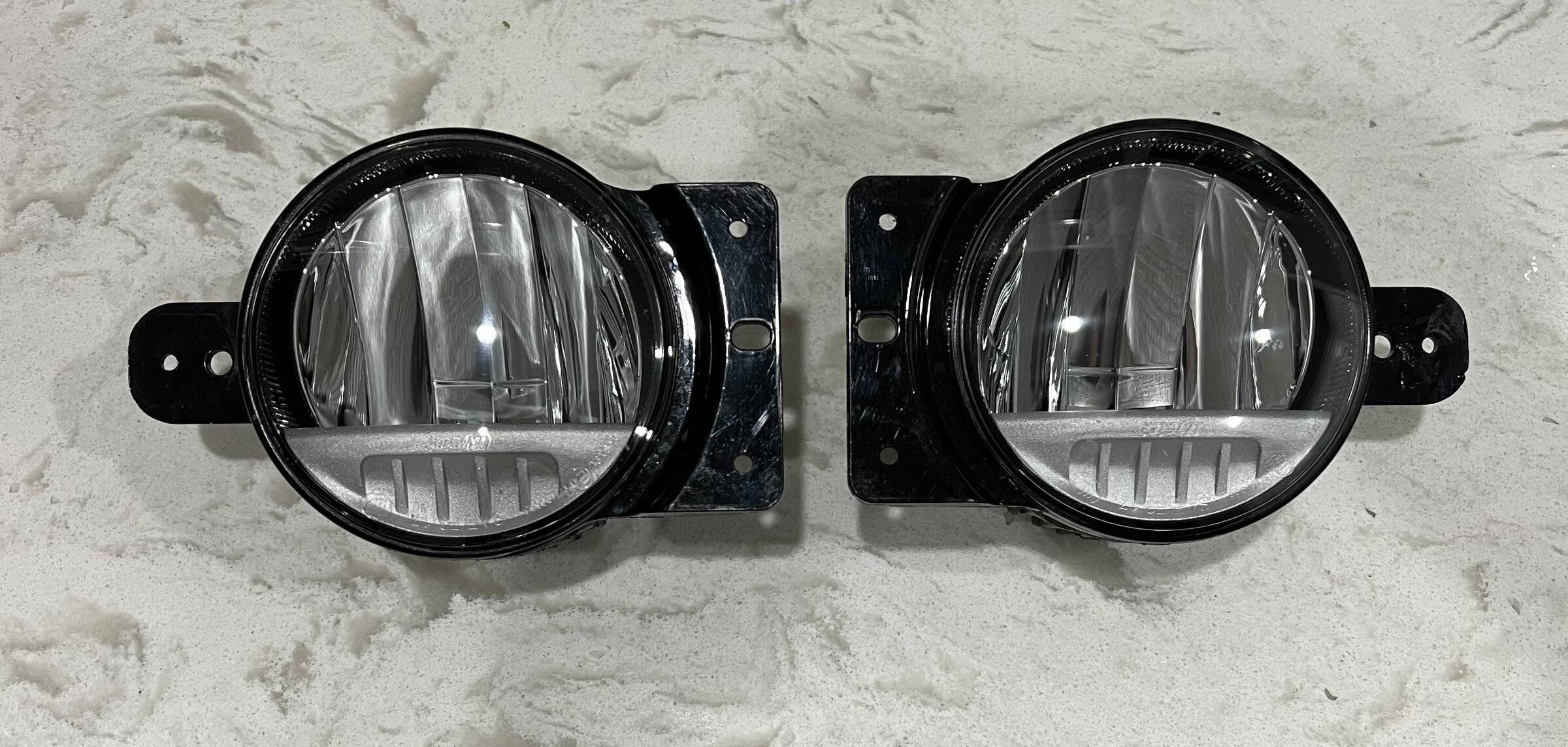 Jeep Wrangler JL OEM LED fog lights E5BC1CBD-C237-4DAD-840B-ADA3B98AF014