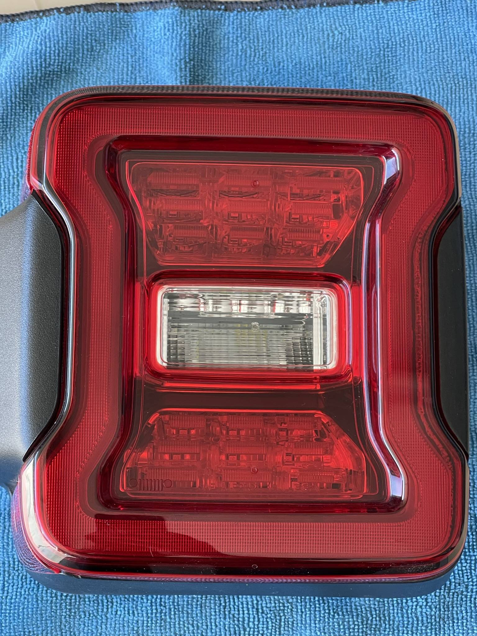 Jeep Wrangler JL OEM LED Taillights AE050150-B33C-4986-BCA9-601EB6C65044