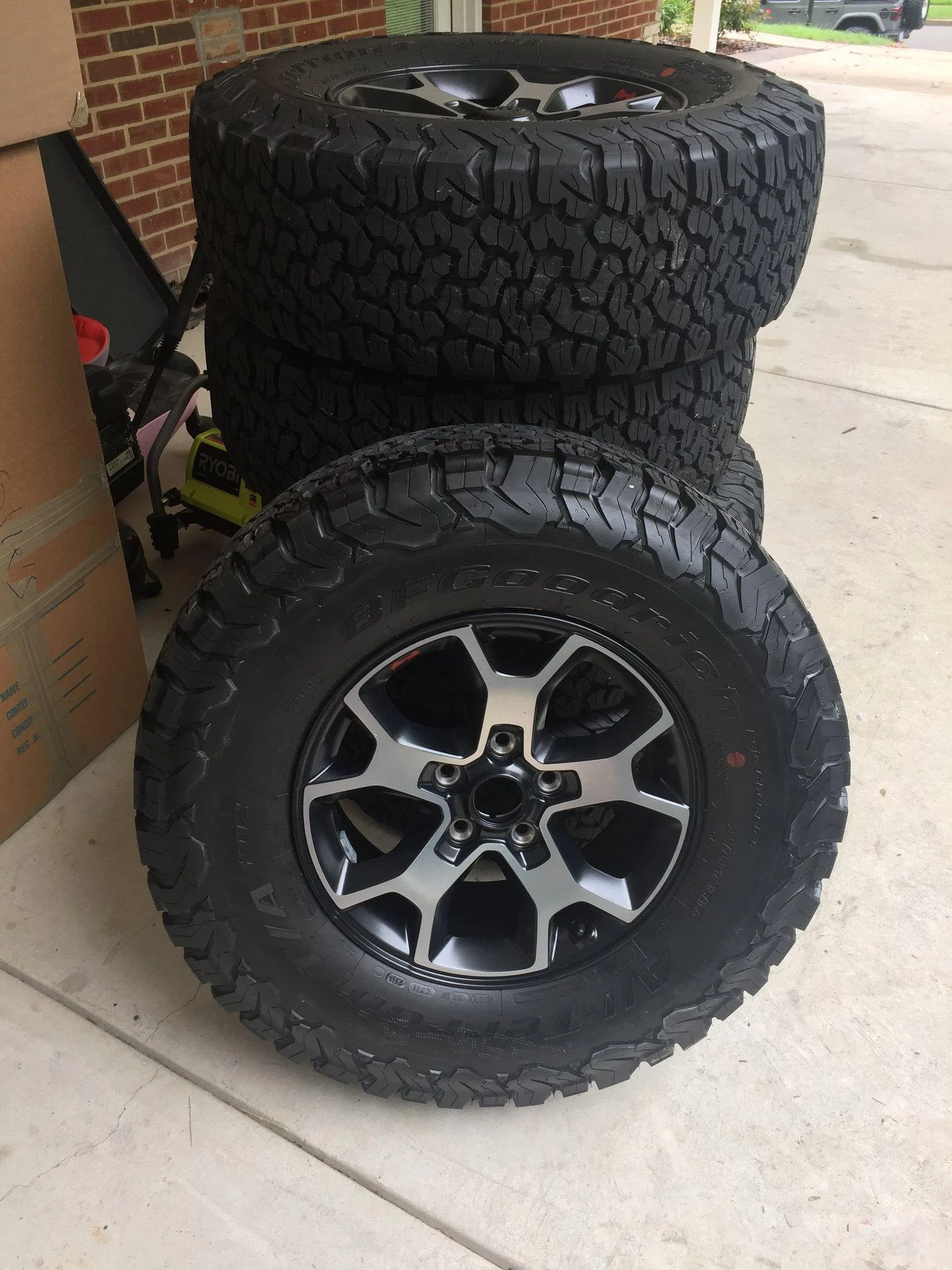 Jeep Wrangler JL Rubicon wheels and tires NoVa IMG_2717