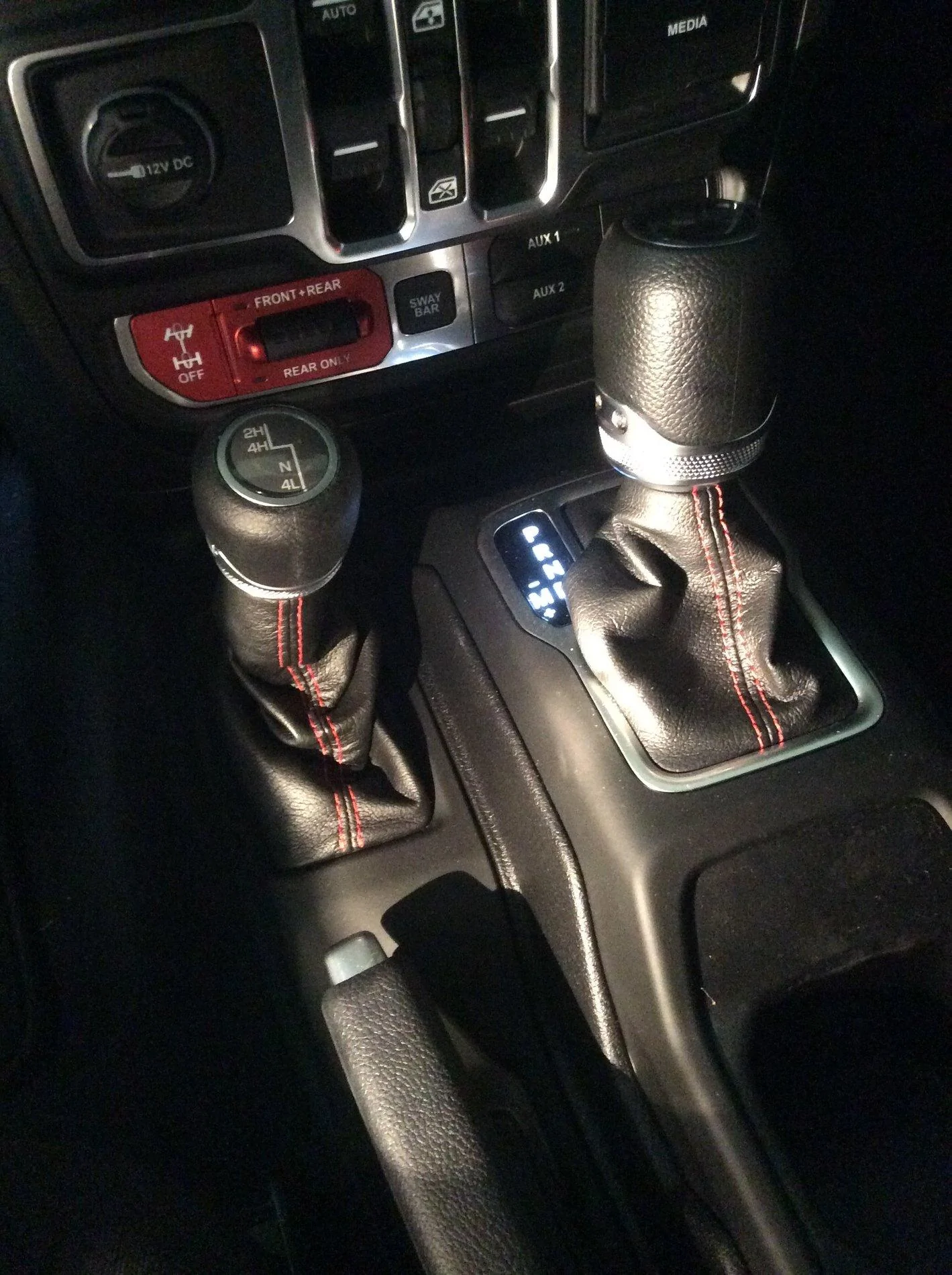 Jeep Wrangler JL Leather shifter/brake handle? 68B541F4-50D6-48AE-B2F8-0EBAFDF5F09B