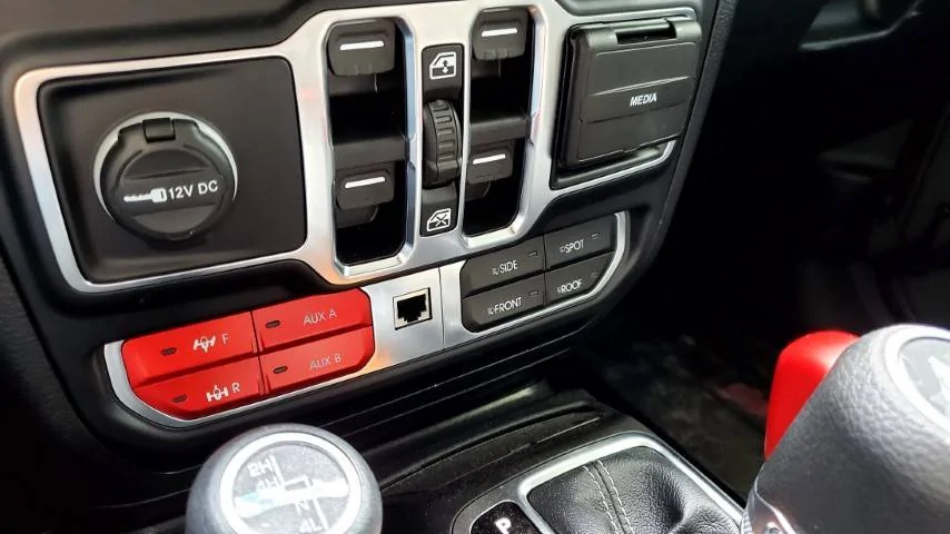 Jeep Wrangler JL LASFIT aux switches? 1647765719499