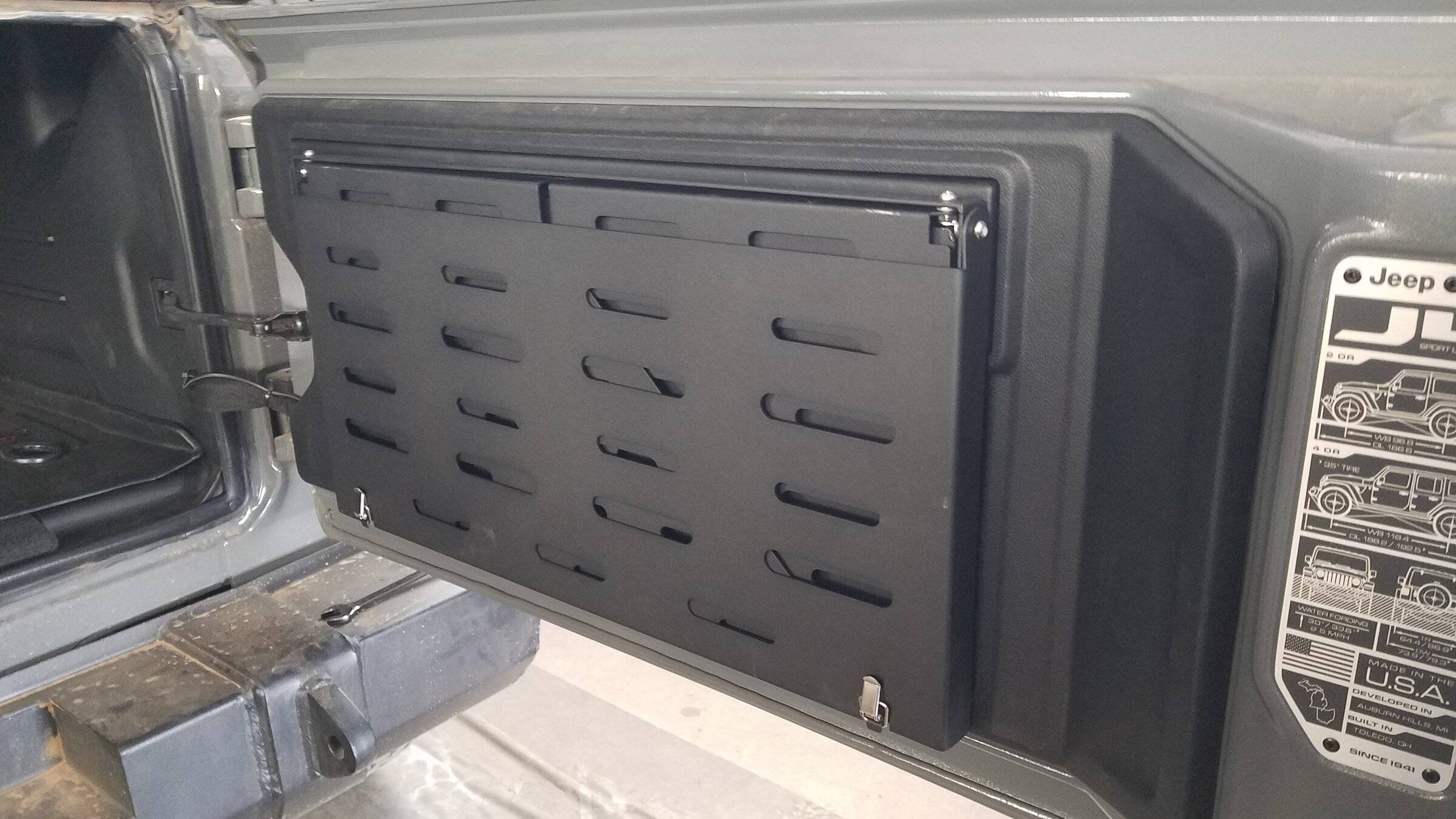 Jeep Wrangler JL Best tailgate table? 20220319_121743