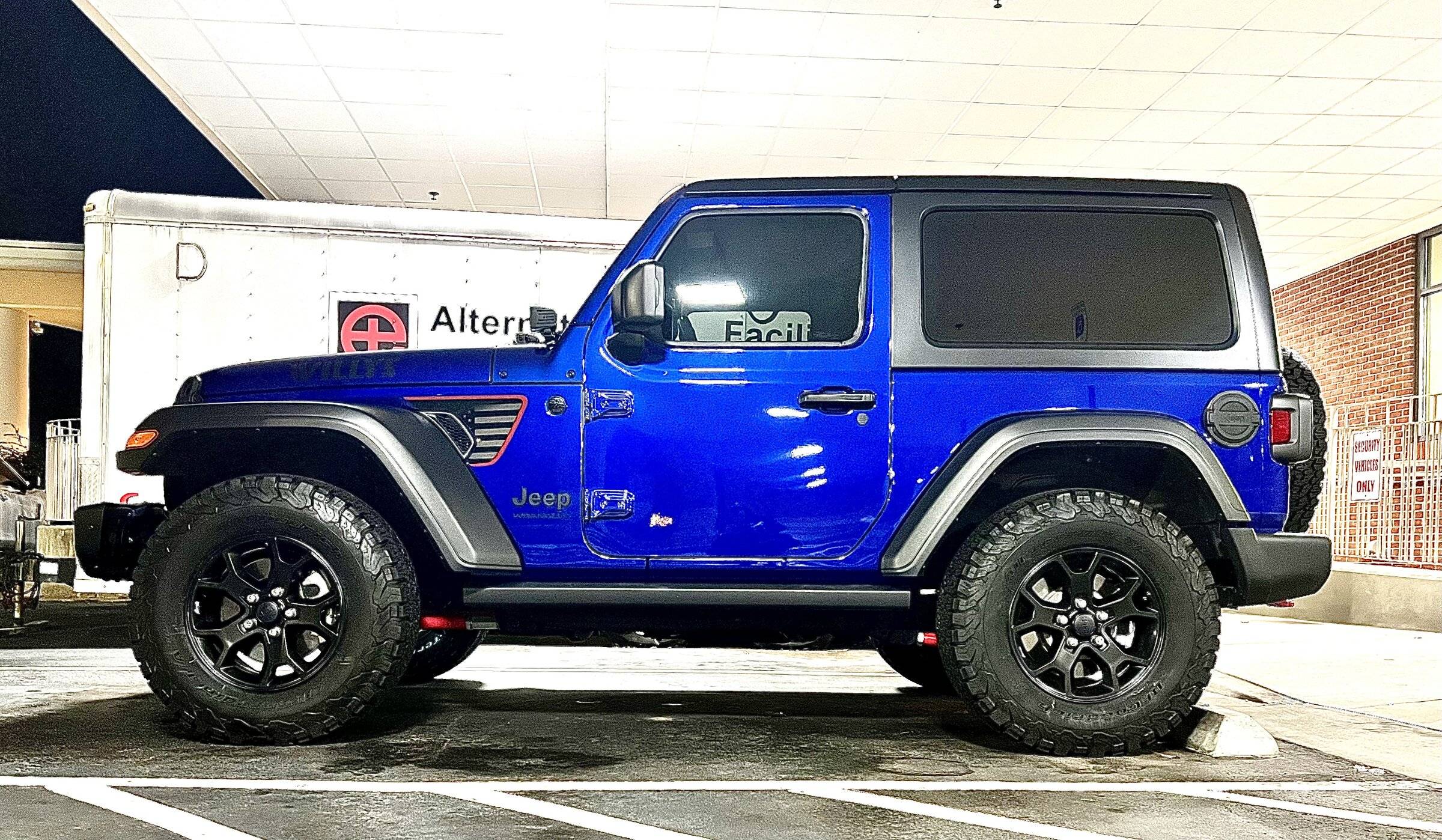 Jeep Wrangler JL Willys Stock Tire Size Question EABB1093-0E5C-45BD-87C2-C85E75A61BD1