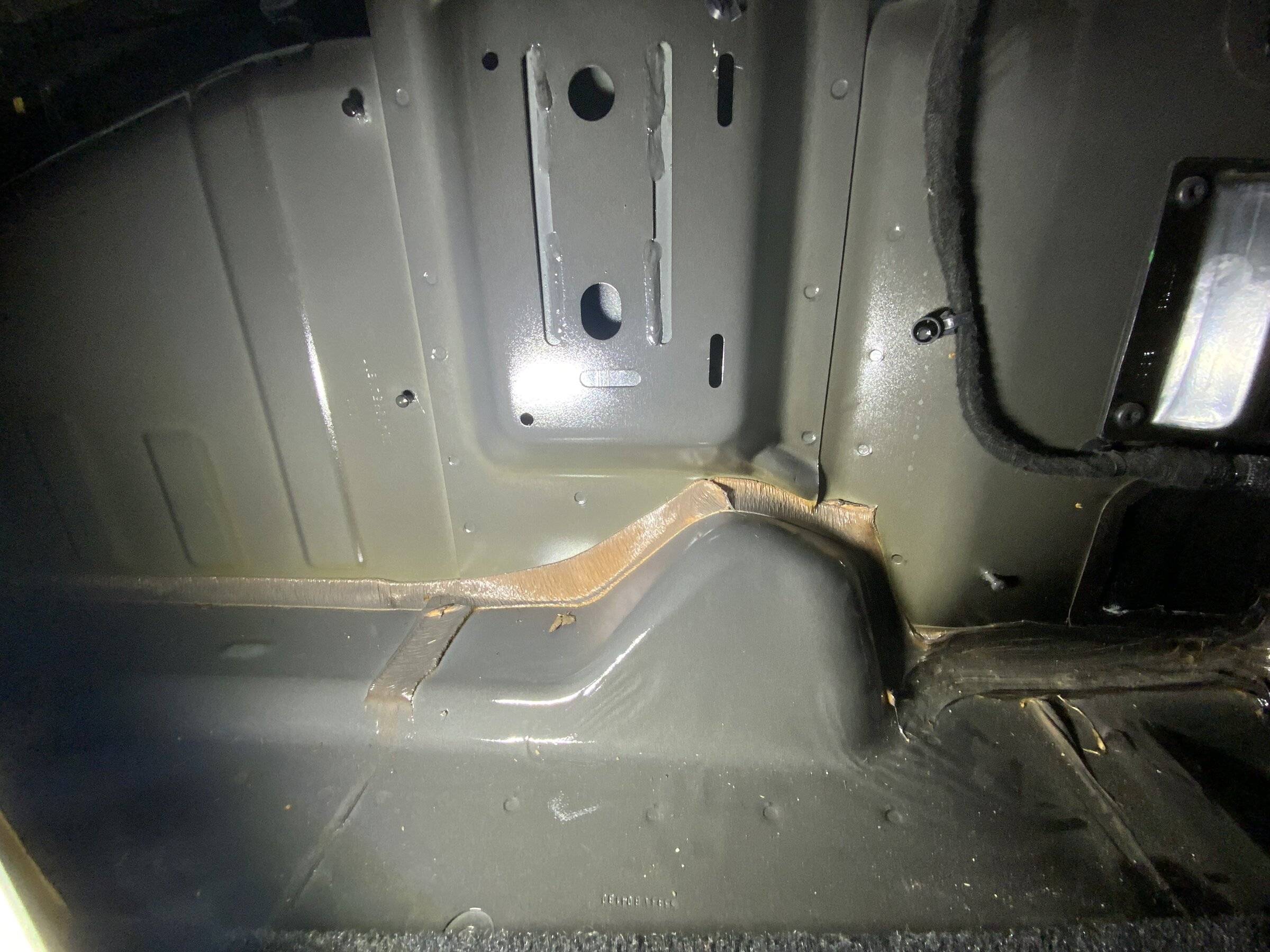 Jeep Wrangler JL Cargo Area Body Rippling 406DD06E-2299-45D2-839C-23E2CEBDC031