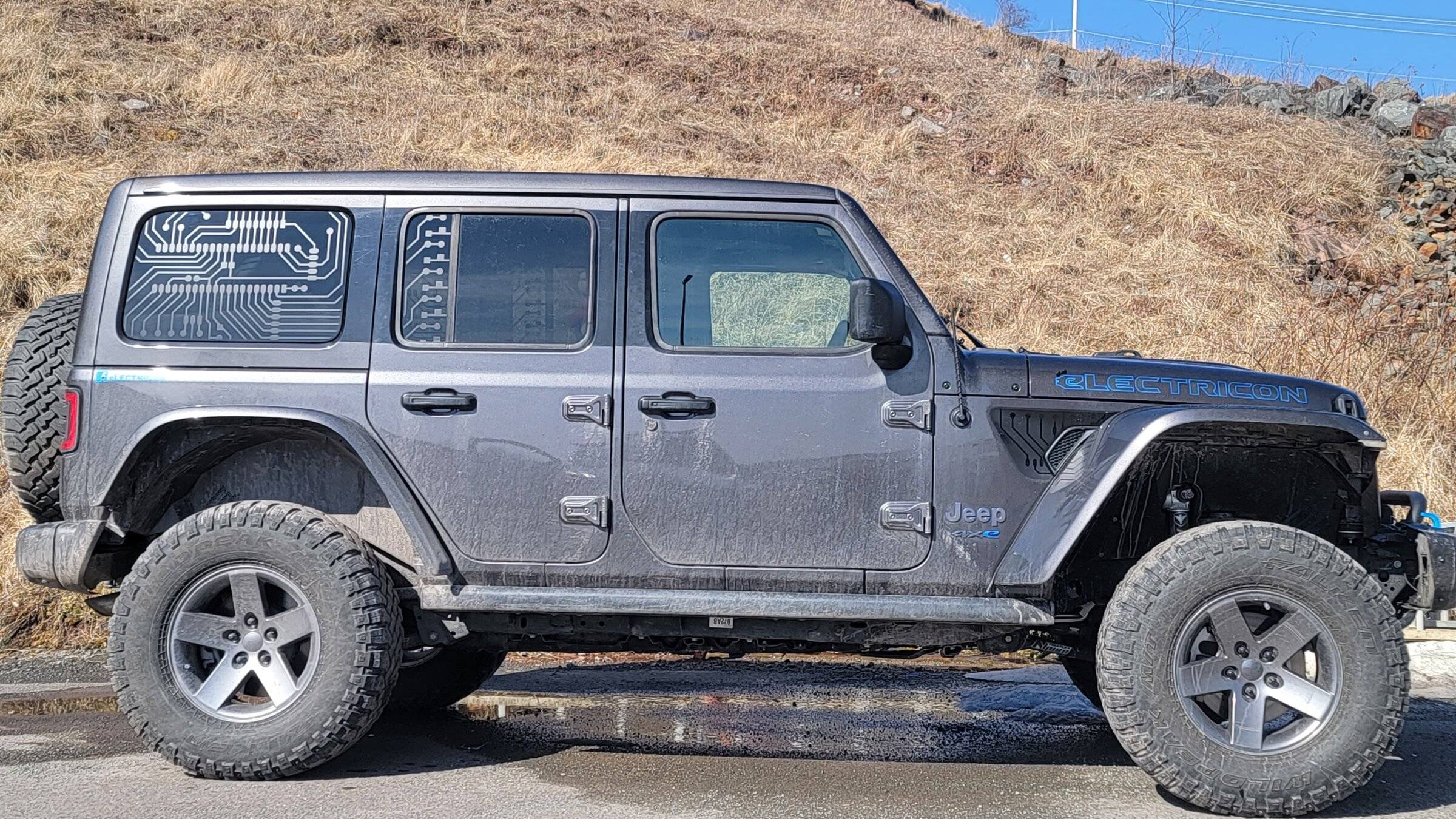 Jeep Wrangler JL eLECTRICON: 4xe Rubicon Build 20220306_141152