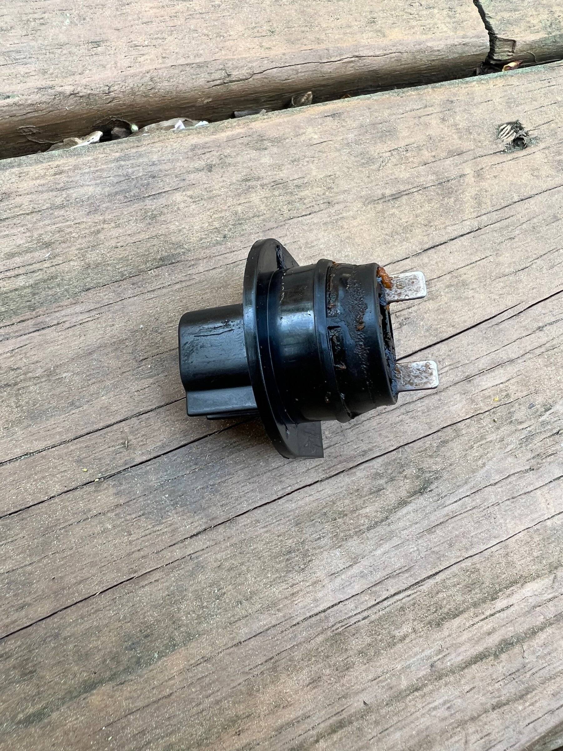 Jeep Wrangler JL Windshield Washer Sensor - Dash Warning Light Stays On IMG_0310
