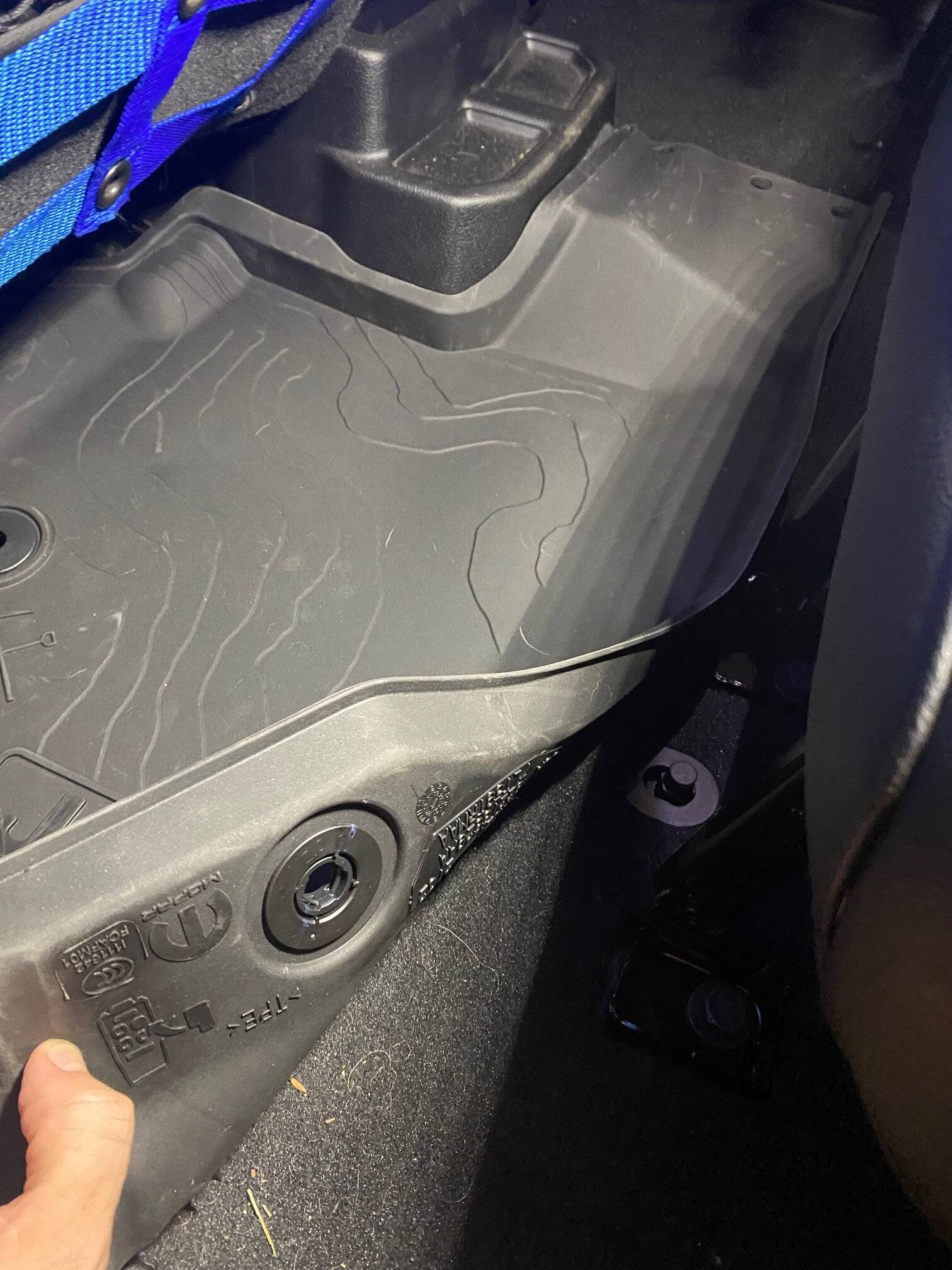 Jeep Wrangler JL Factory floor mats IMG_0560