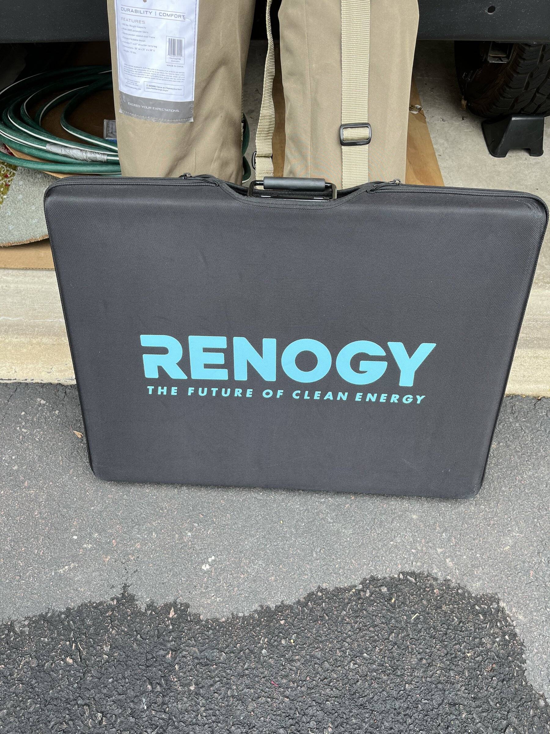 Jeep Wrangler JL Renogy 100w Solar Suitcase 19657F45-B6DB-4D95-8A69-E0FCE8278564