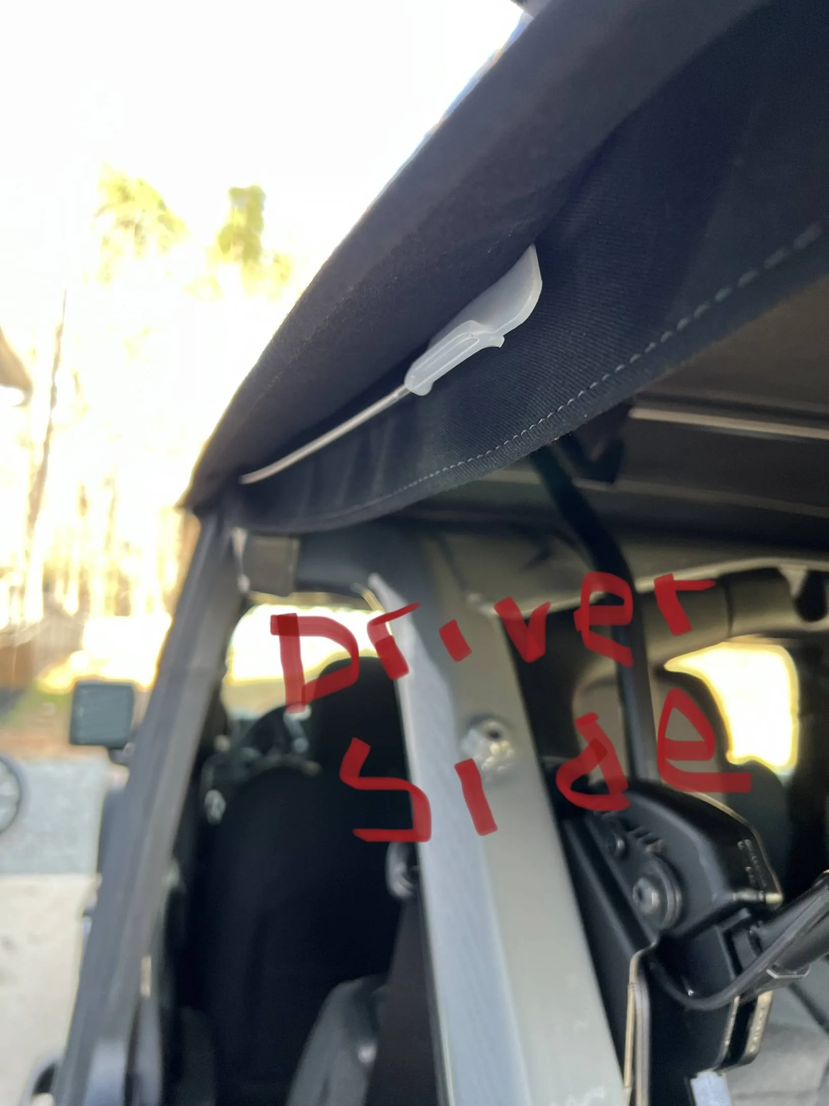 Jeep Wrangler JL Brand new JLU soft top bracket broken 911C6A97-76E5-498F-B15E-489F2803640C