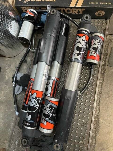 Jeep Wrangler JL Mojave Fox Shocks with Resis fox2