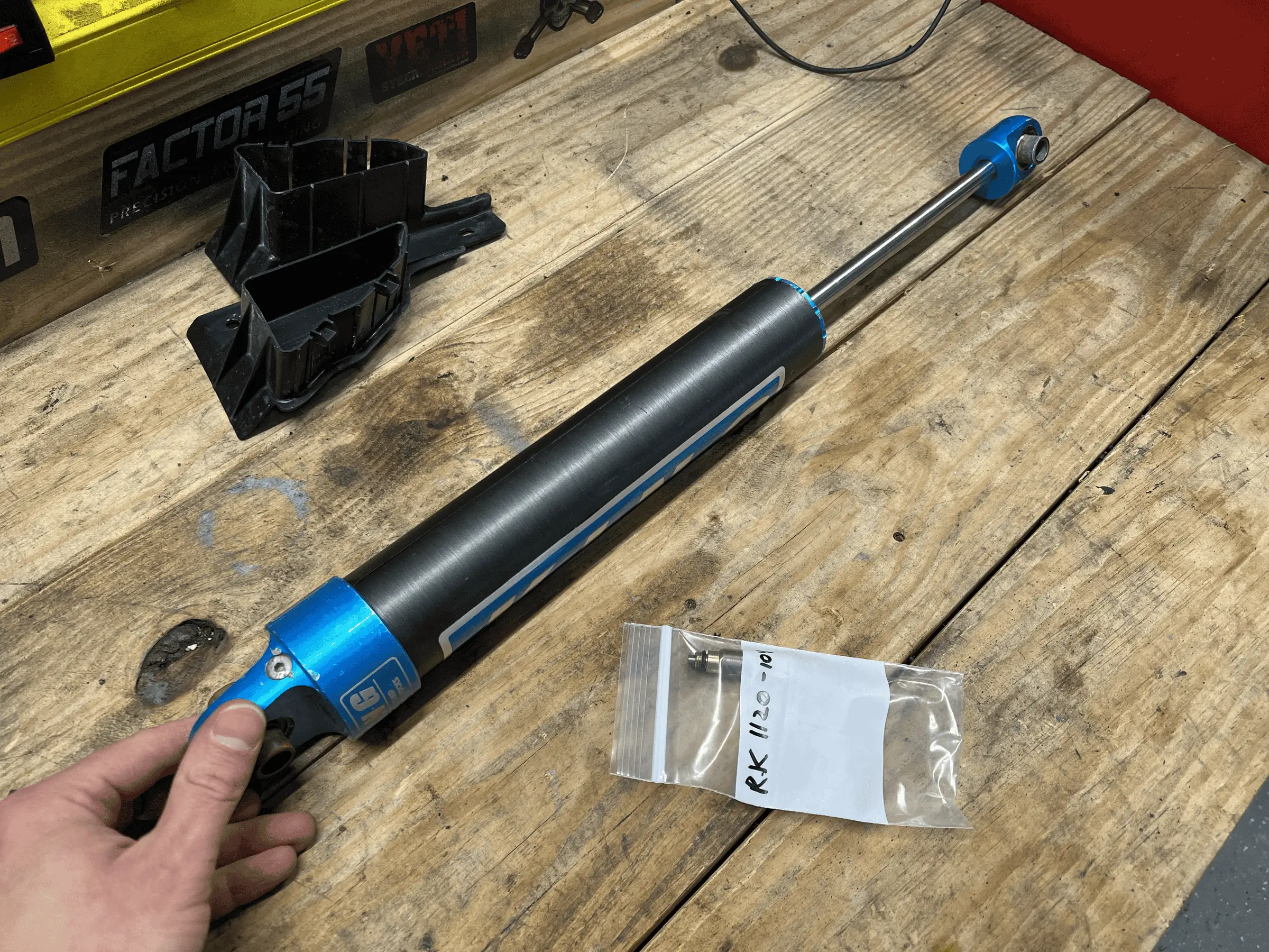 Jeep Wrangler JL King Steering Stabilizer with Fill Adapter tempImageiQjGGf
