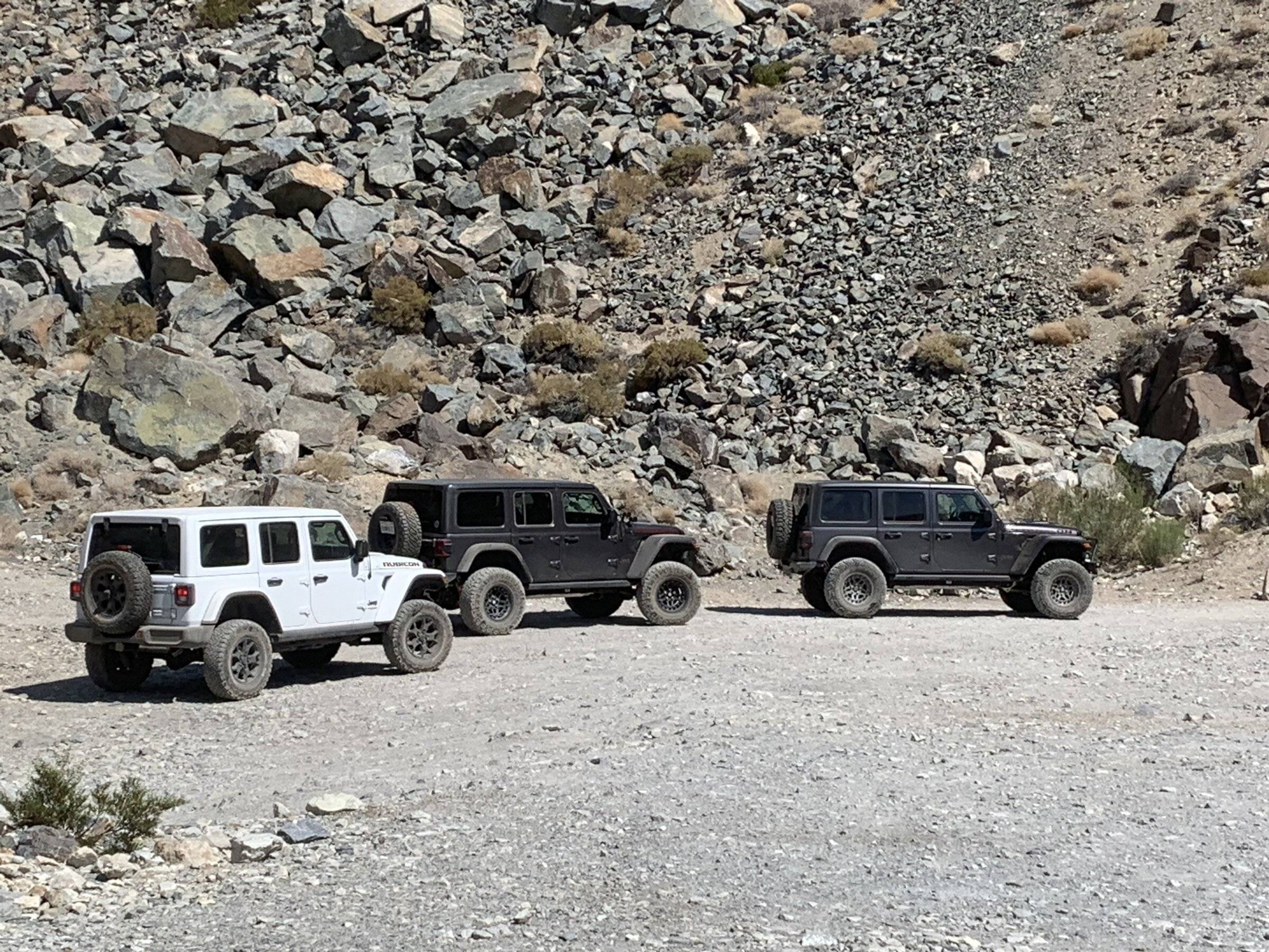 Jeep Wrangler JL Icon VS. Hutchinson 042770E4-9DCB-407A-A45B-9138D1294864
