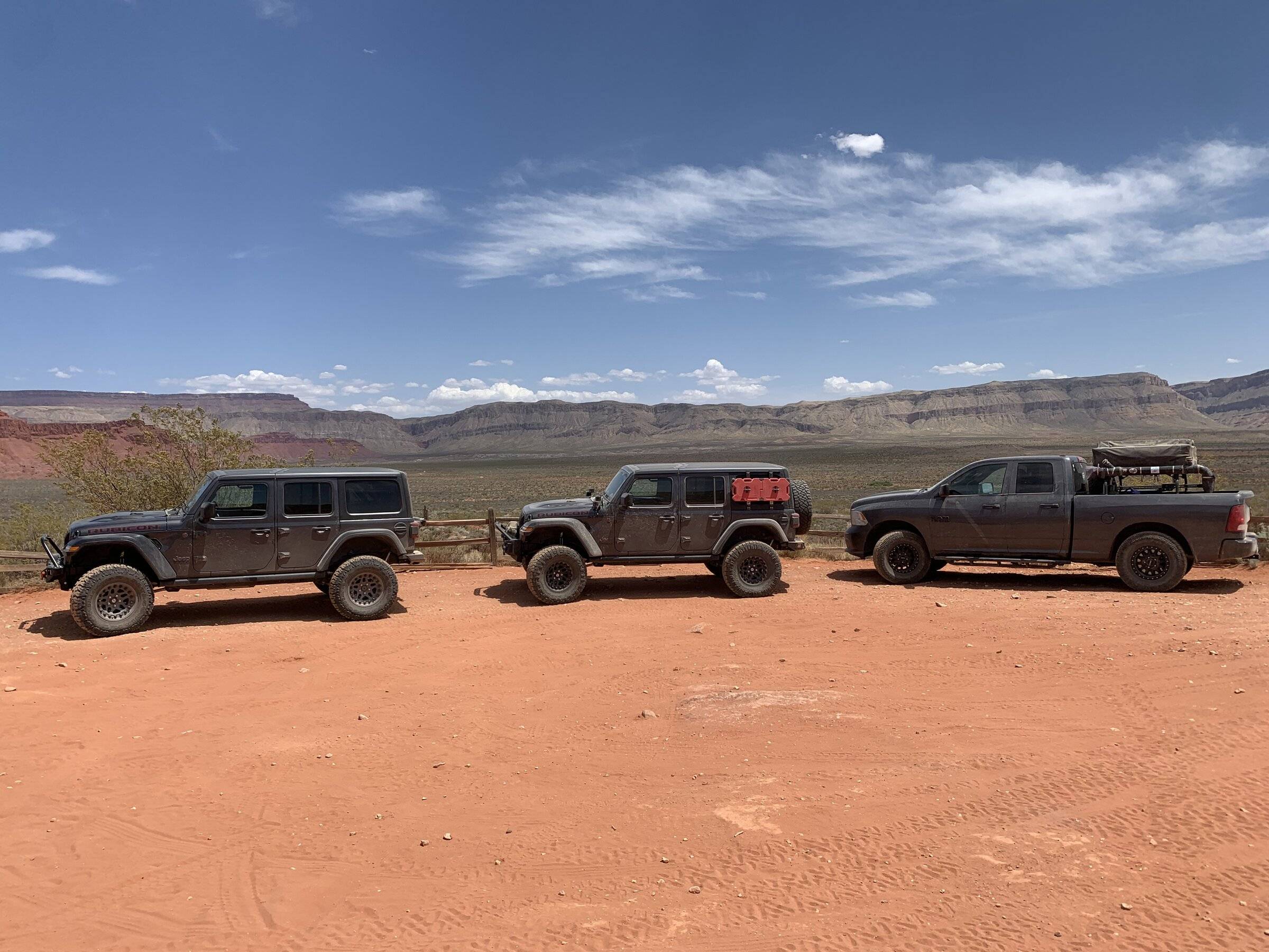 Jeep Wrangler JL Icon VS. Hutchinson 90F84489-264D-4081-BDE0-E531AB7EF831