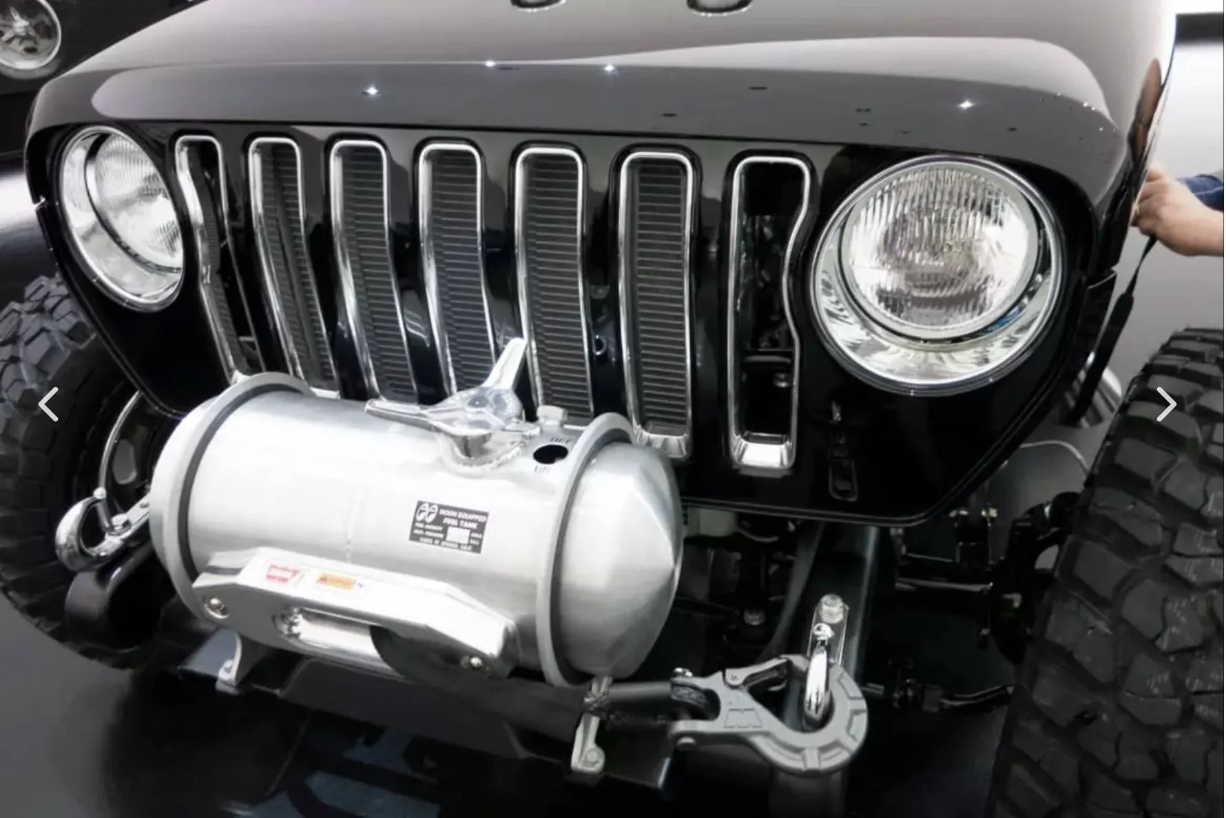 Jeep Wrangler JL SNEAKY: 2023 Wrangler grille previewed by 20th Anniversary Rubicon Concept?? FD0B8144-7183-4786-90AA-216397837586