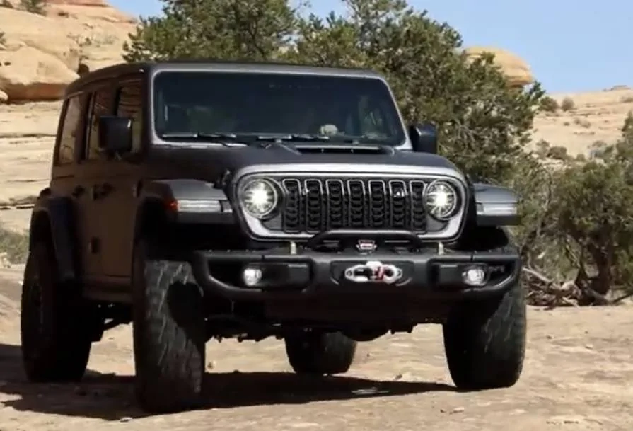 Jeep Wrangler JL SNEAKY: 2023 Wrangler grille previewed by 20th Anniversary Rubicon Concept?? 176A3AC7-6F99-4C87-B744-E69CE5A09D99