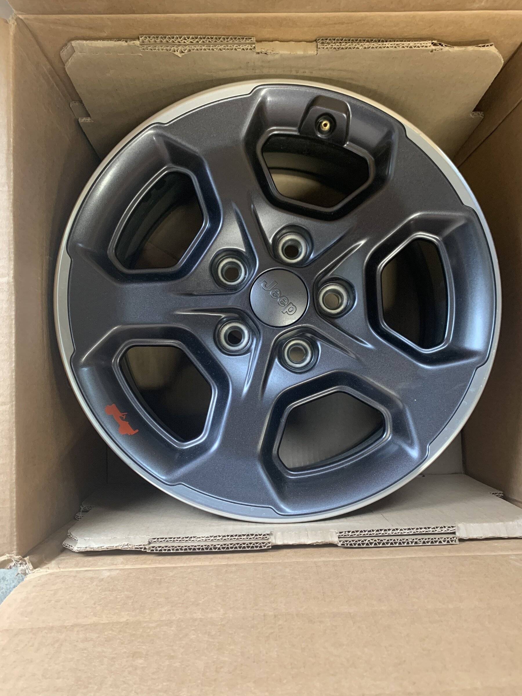 Jeep Wrangler JL Gladiator Rubicon- JL, OEM wheels 71923129-503D-4F06-8DFA-A80EFBAD5E0B