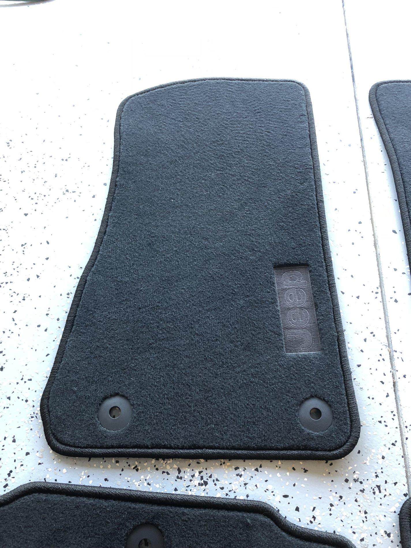 Jeep Wrangler JL WTS JLUS Carpets 45196746-315E-4FCE-B3C3-936073FE57BA