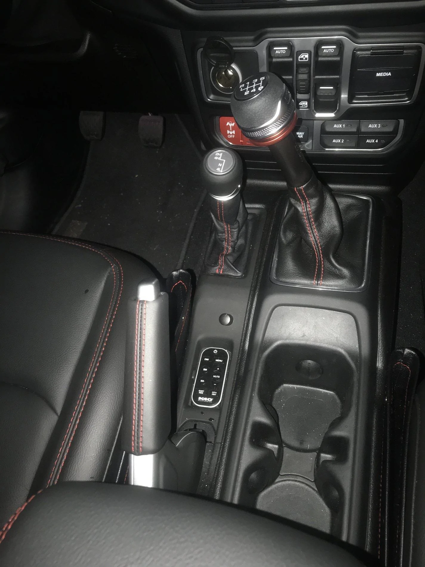 Jeep Wrangler JL Leather shifter/brake handle? 1A1EBA5A-EA33-42E5-8A38-92D72E22087C