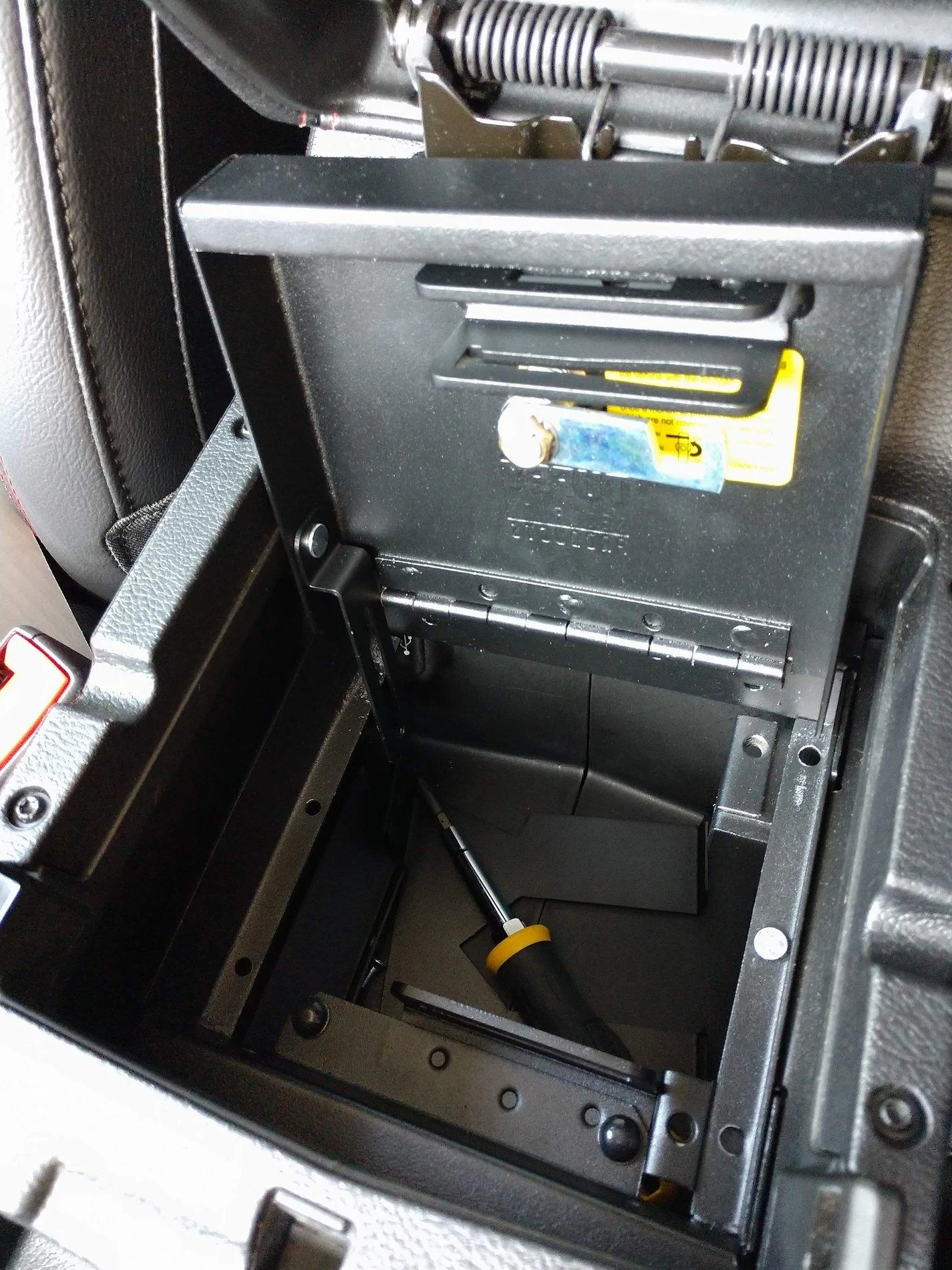 Jeep Wrangler JL console or glove box vault... IMG_20180622_154520059