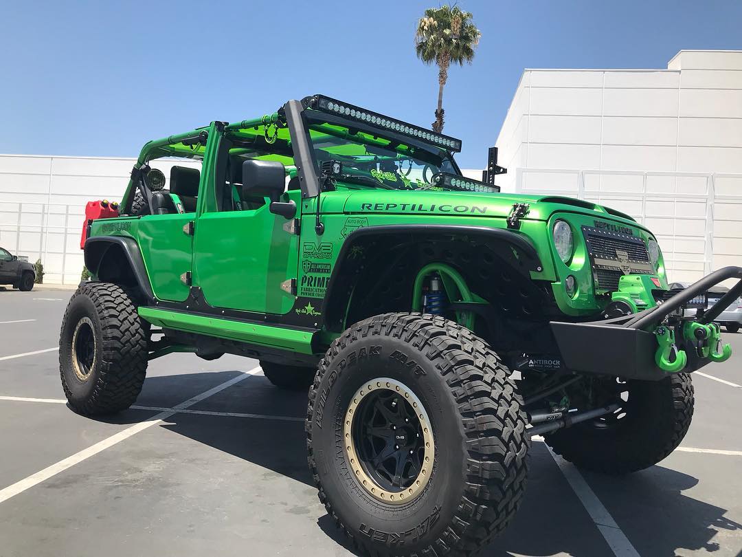 Jeep Wrangler JL Alien Sunshade Customer Showcase and Gallery 1reptilicon_ontario-convention-center_204872777728_n