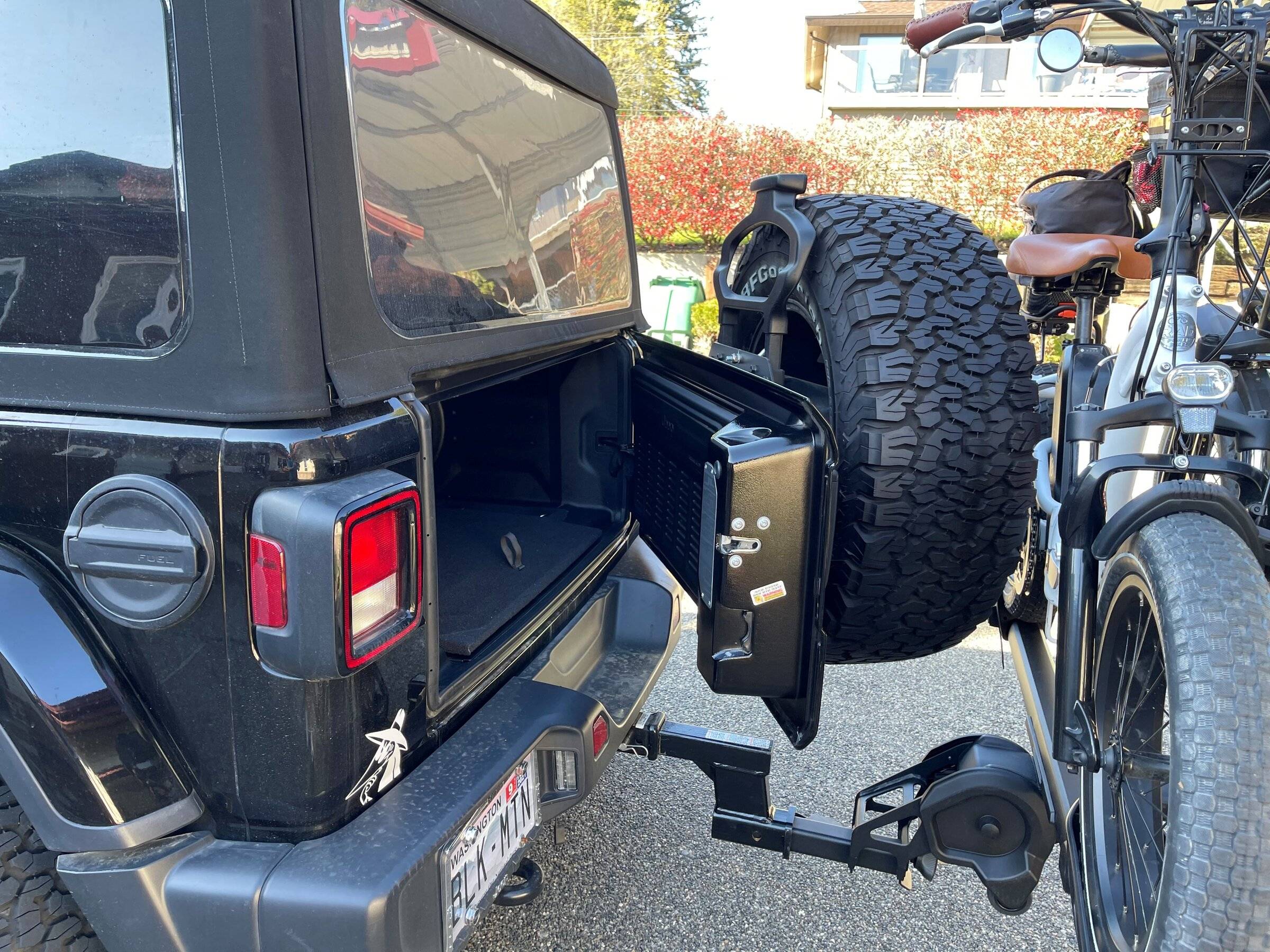 Jeep Wrangler JL Lightsout 4xe Build side bikes gate open