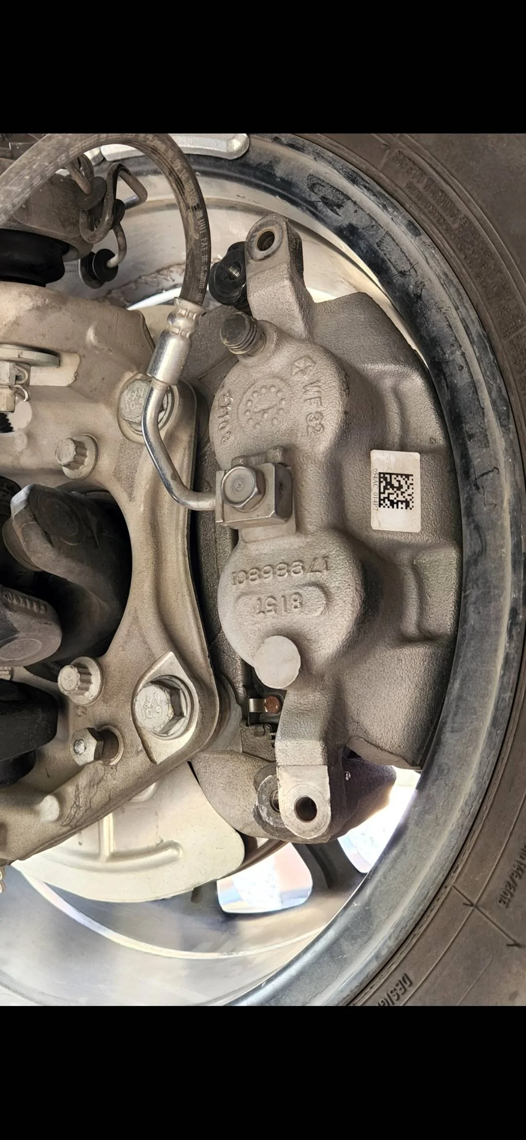 Jeep Wrangler JL Brake caliper bolts missing Screenshot_20220411-230236_Gallery