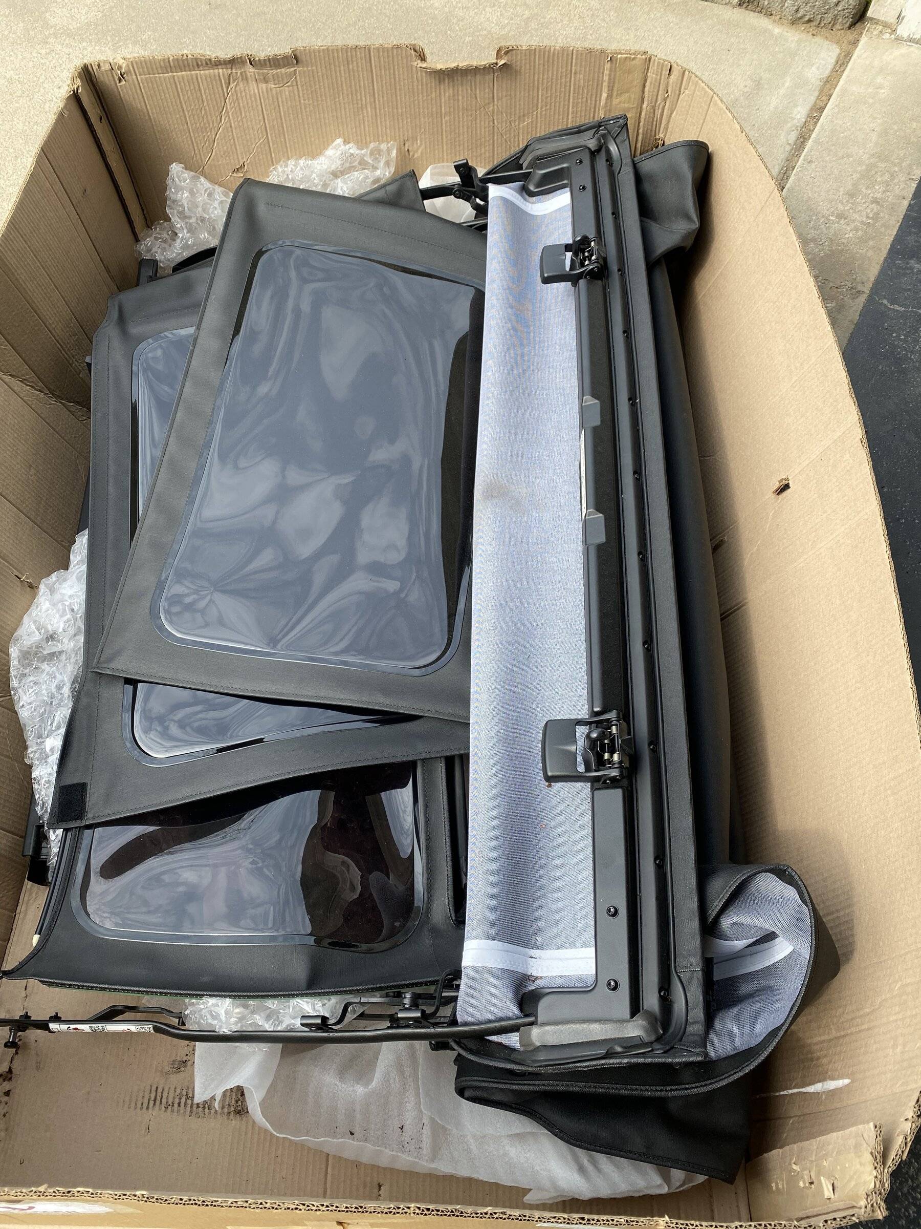 Jeep Wrangler JL Jlu mopar soft top 566702DB-AD61-4DC9-A1E6-EF6D1FE7E71B
