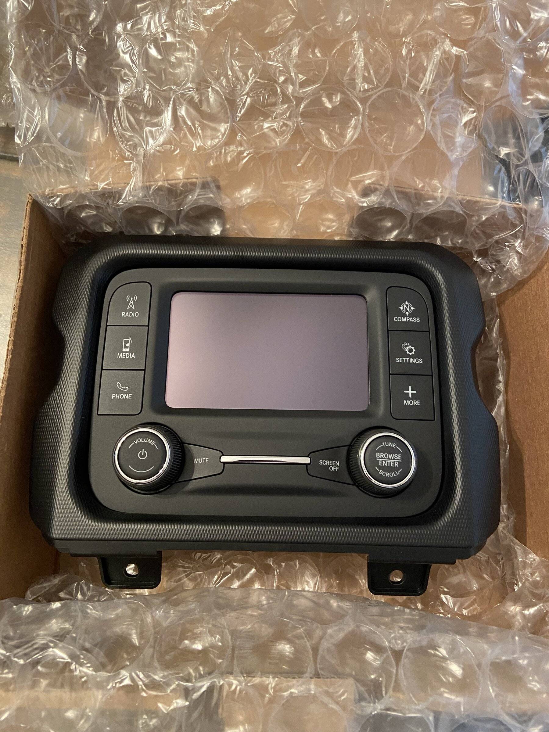 Jeep Wrangler JL 2021 5” uconnect AF9376C6-AB1F-4111-B3FA-4A3A983A110F