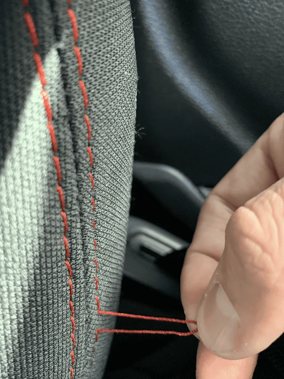 Jeep Wrangler JL How do I fix this driver seat stitching? 1650517210731