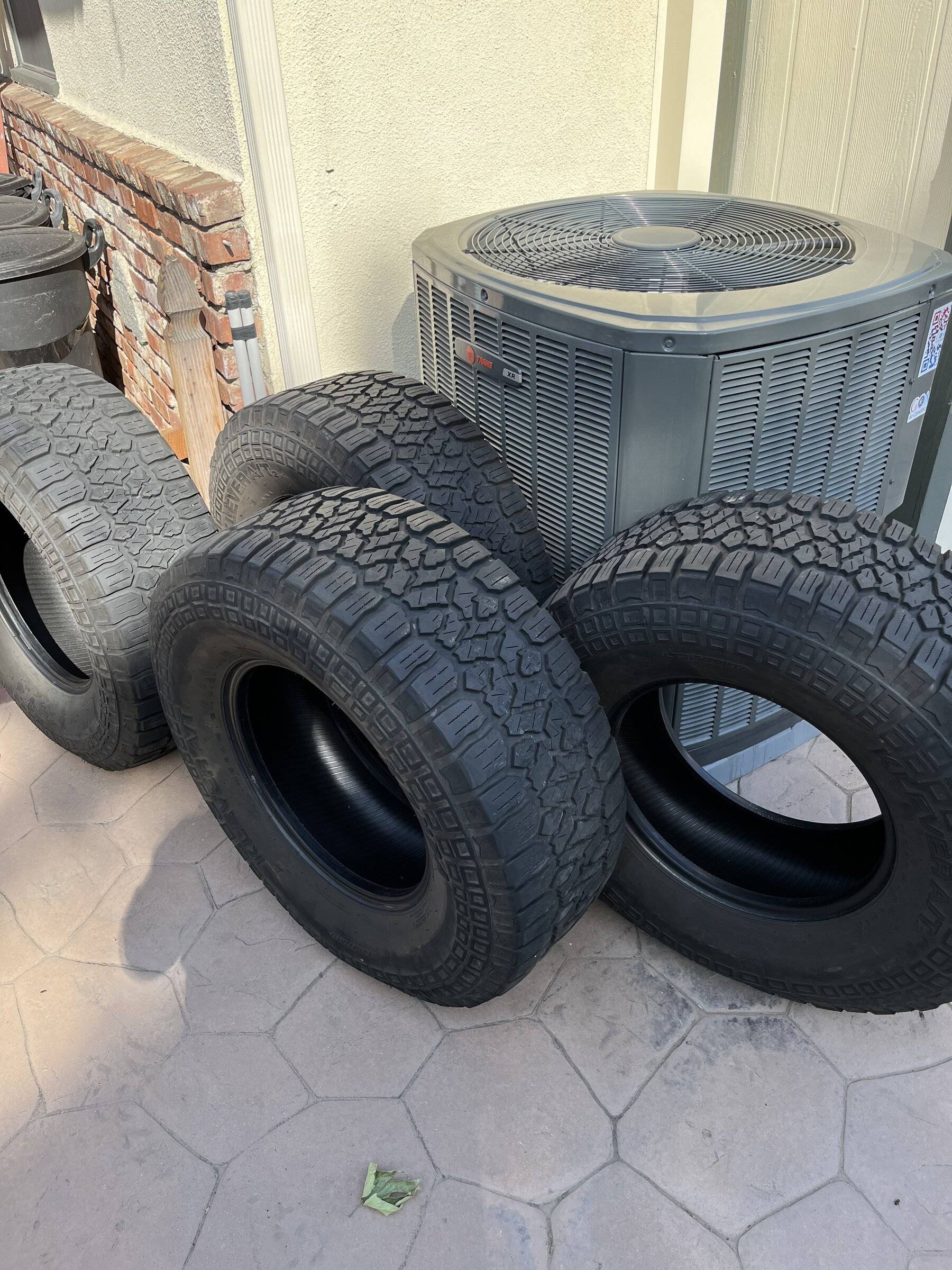 Jeep Wrangler JL Rubicon take off wheels w/ 35s 7E59E175-BAA0-4D66-99B1-6C8D2E86A8FA