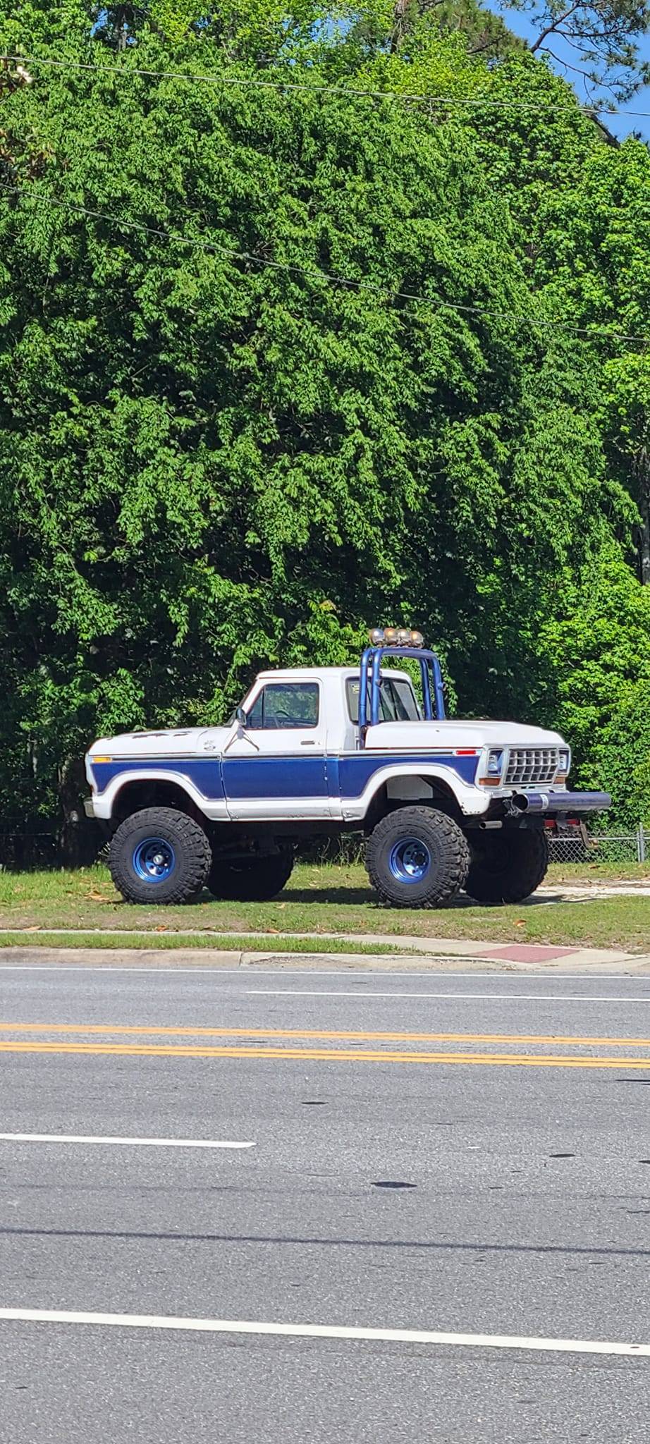 Jeep Wrangler JL New Bronco coming (or going) 279080870_5132894240087845_336144588386094357_n