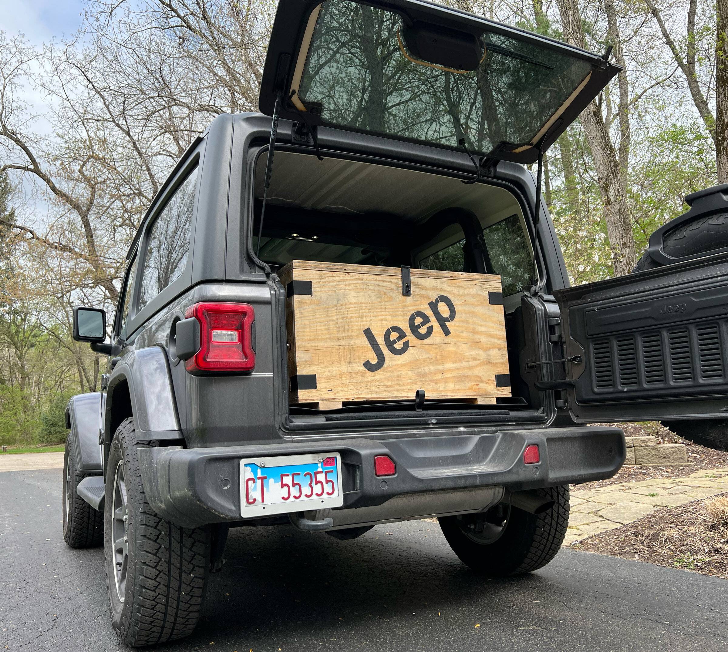 Jeep Wrangler JL Storage crate jeep with crate