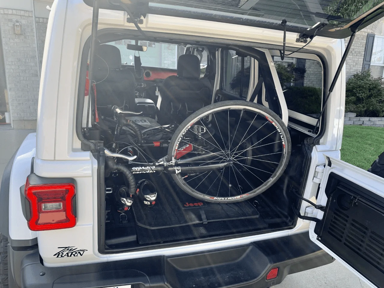 Jeep Wrangler JL Bike Rack Options?? 1651009562626