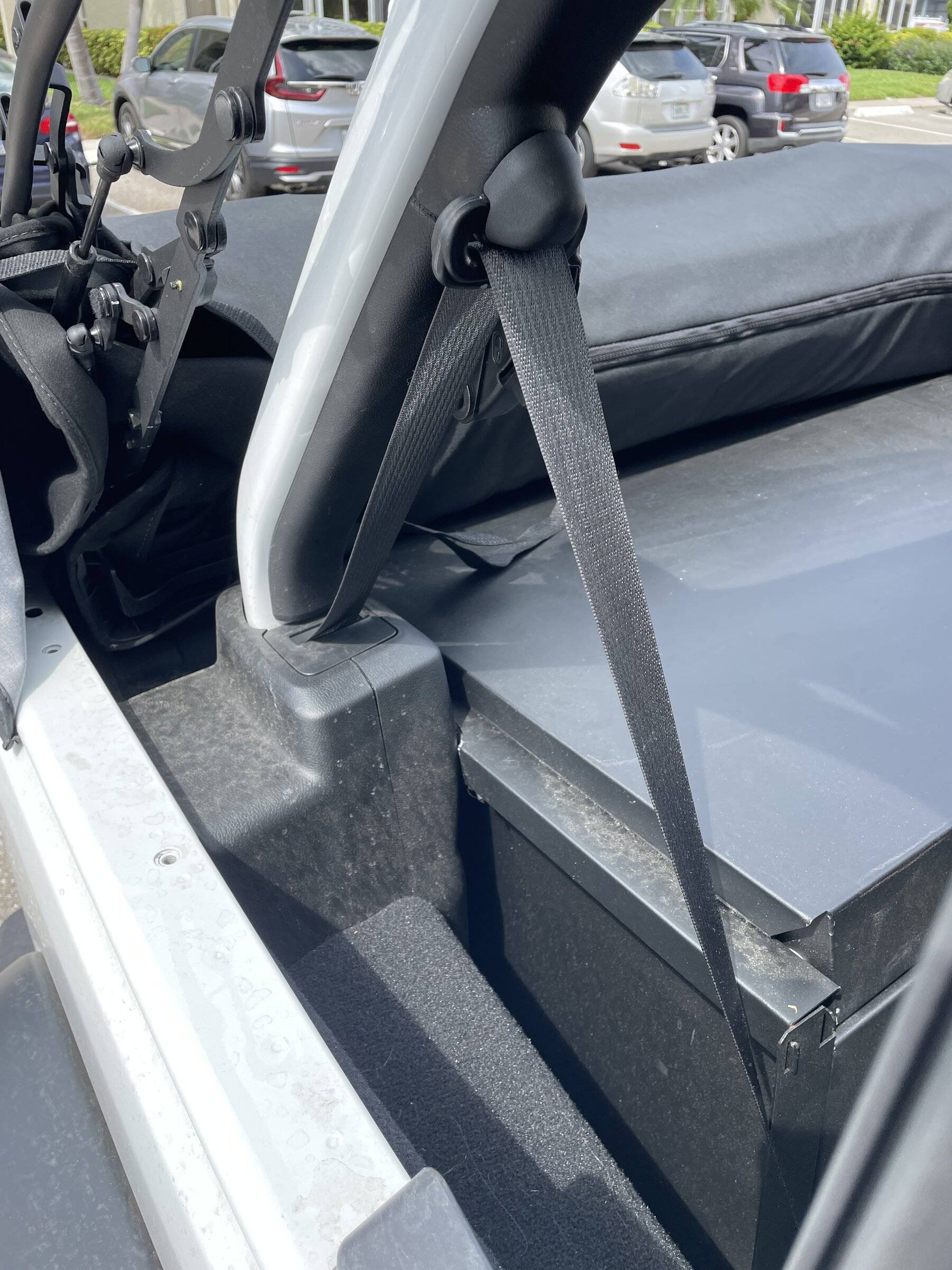 Jeep Wrangler JL Smittybilt boot with security enclosure IMG_1243.JPG