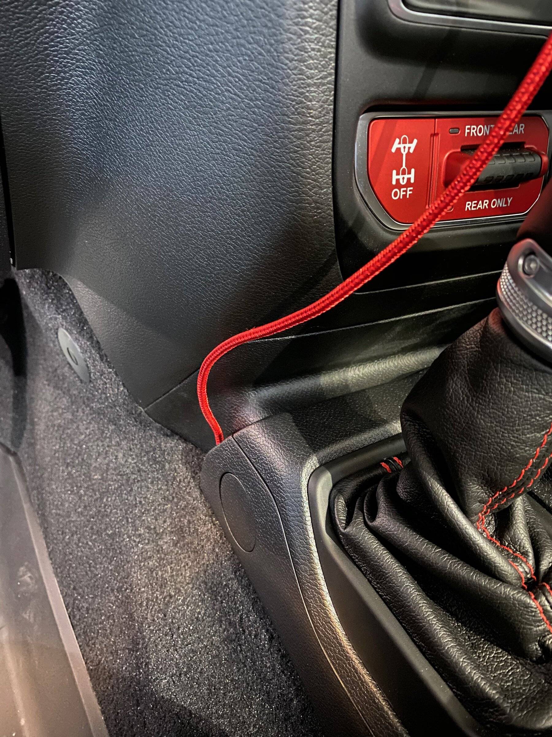 Jeep Wrangler JL Hiding wires IMG_5672