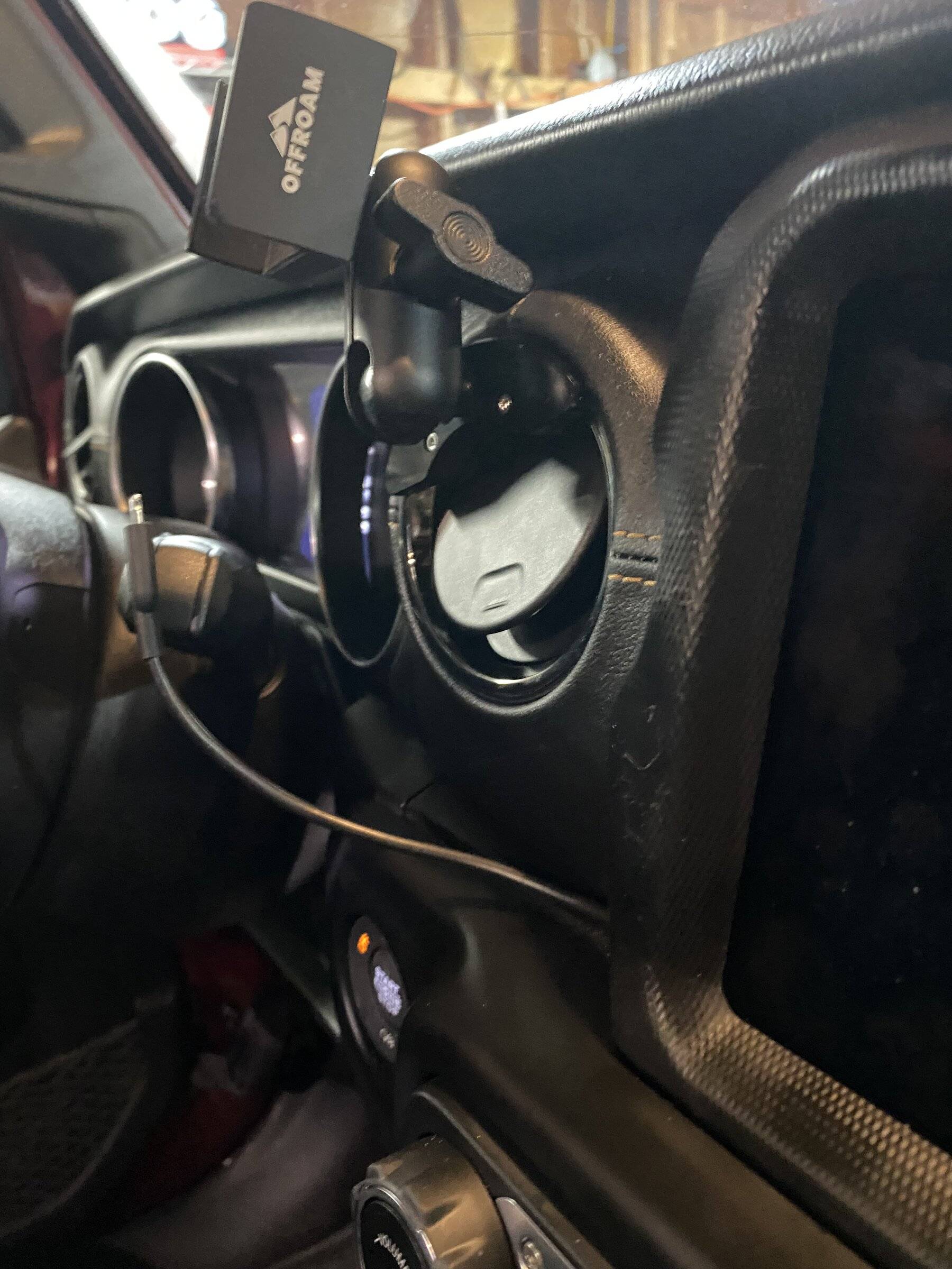 Jeep Wrangler JL Hiding wires A696DB84-43B8-4D86-8A76-67BC004CEC44