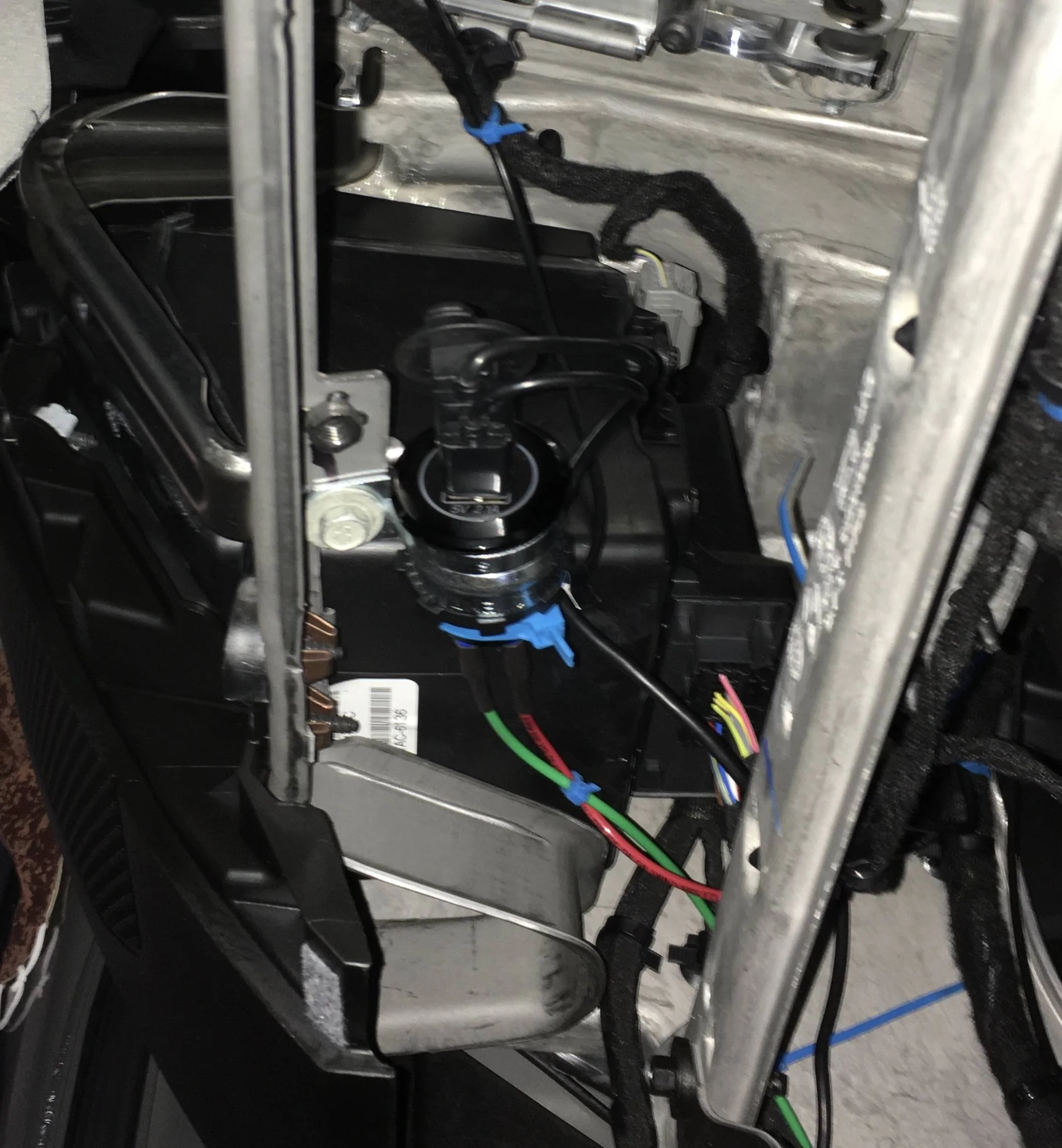 Jeep Wrangler JL Hiding wires IMG_8193