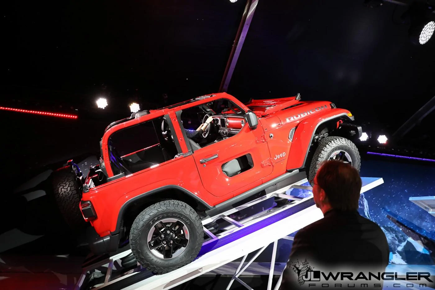2018-Jeep-Wrangler-JL-Reveal-Rubicon-Firecracker-Red-1.webp