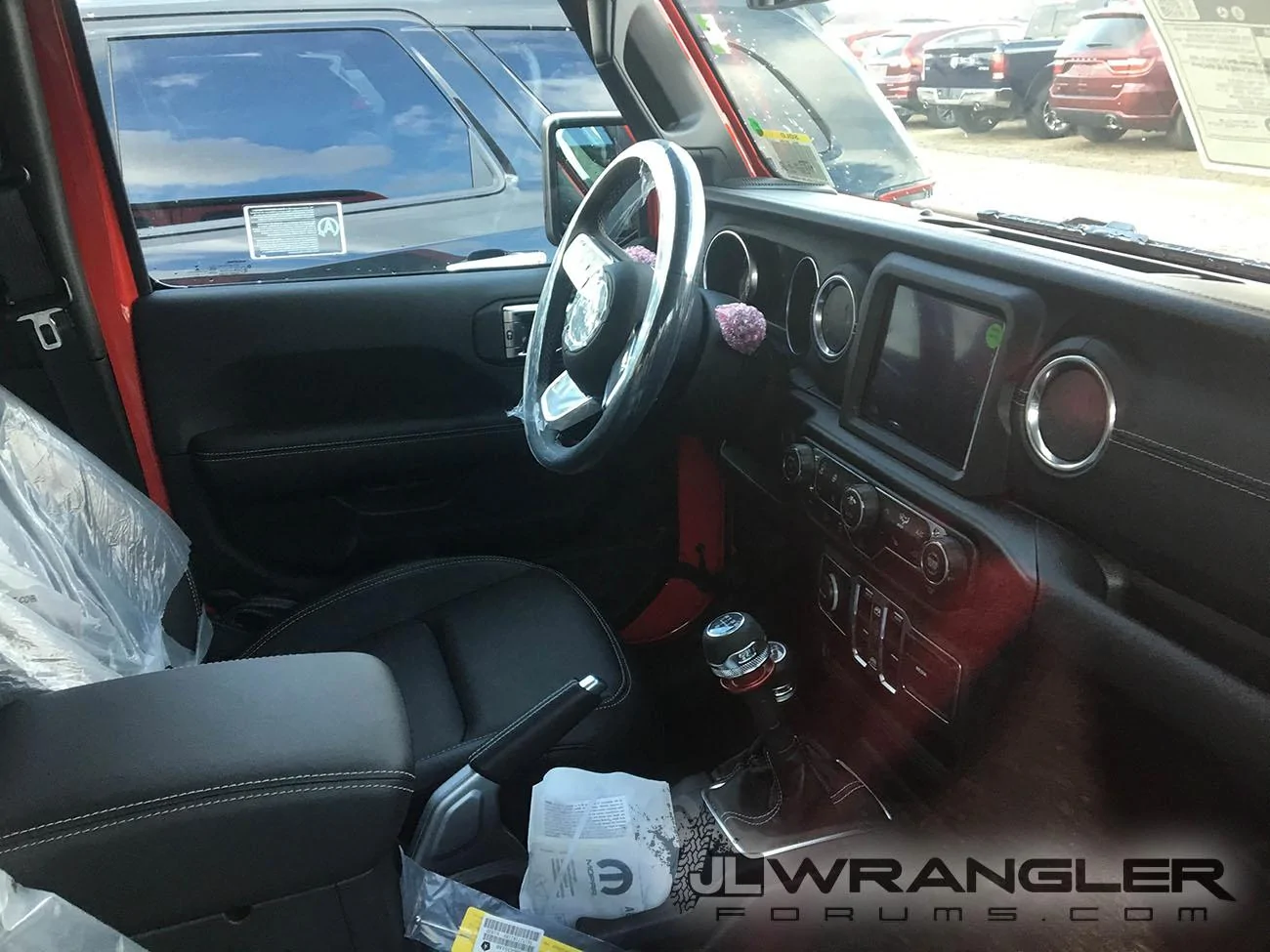 Jeep Wrangler JL JL picture thread 2018-jeep-wrangler-sahara-interior
